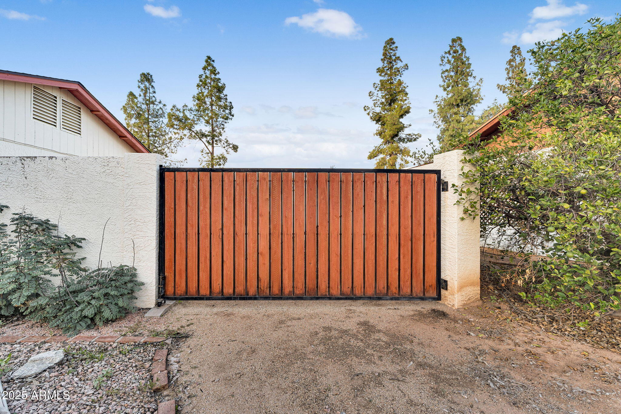 2812 E CONCHO Avenue