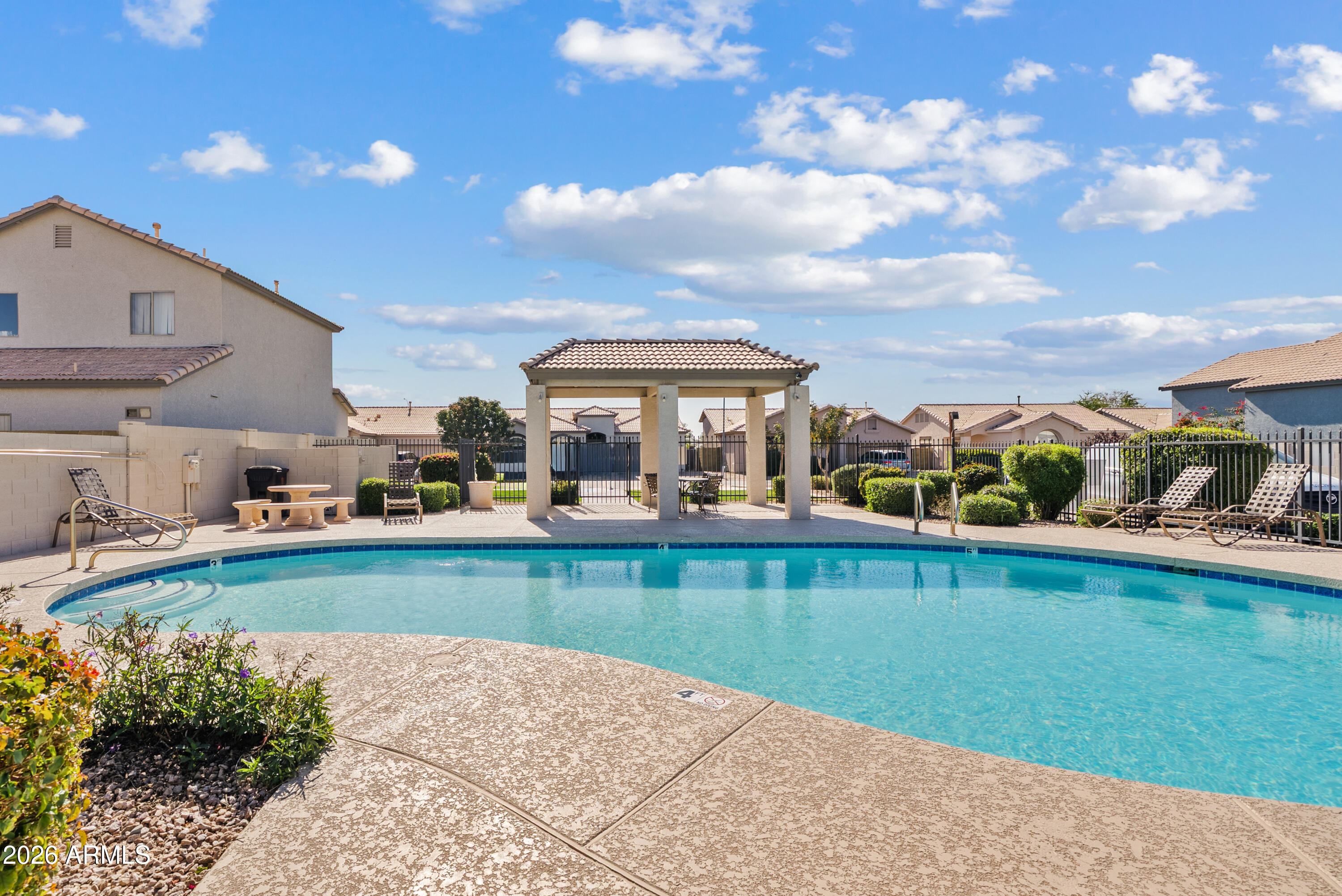 1932 N MESA Drive Unit: 33