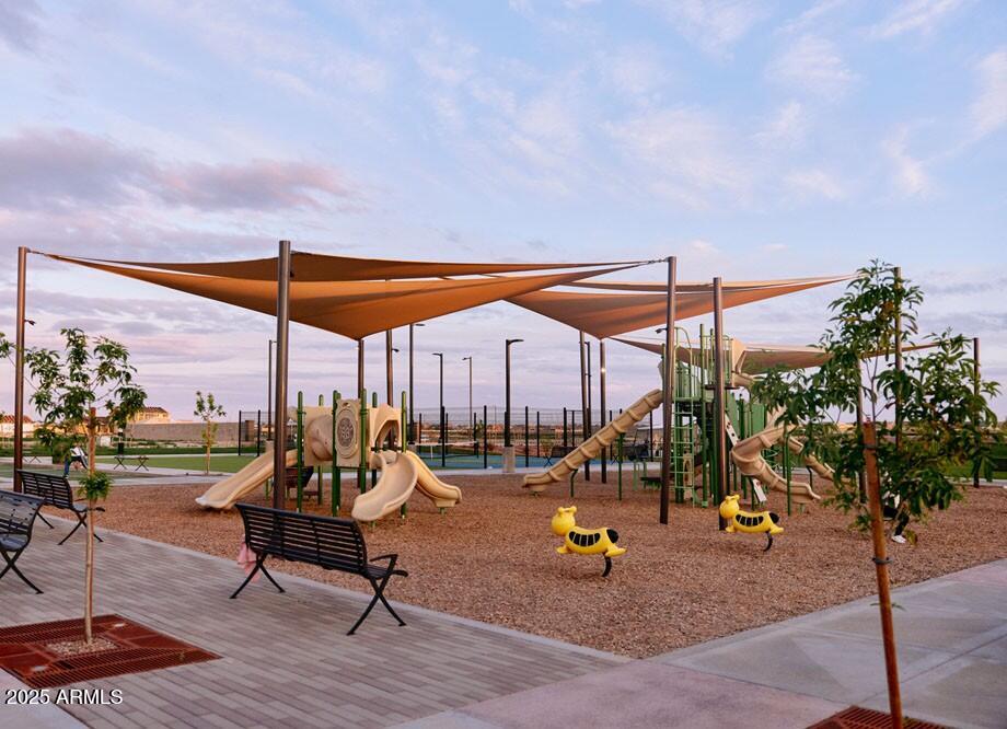 22889 E TWIN ACRES Drive