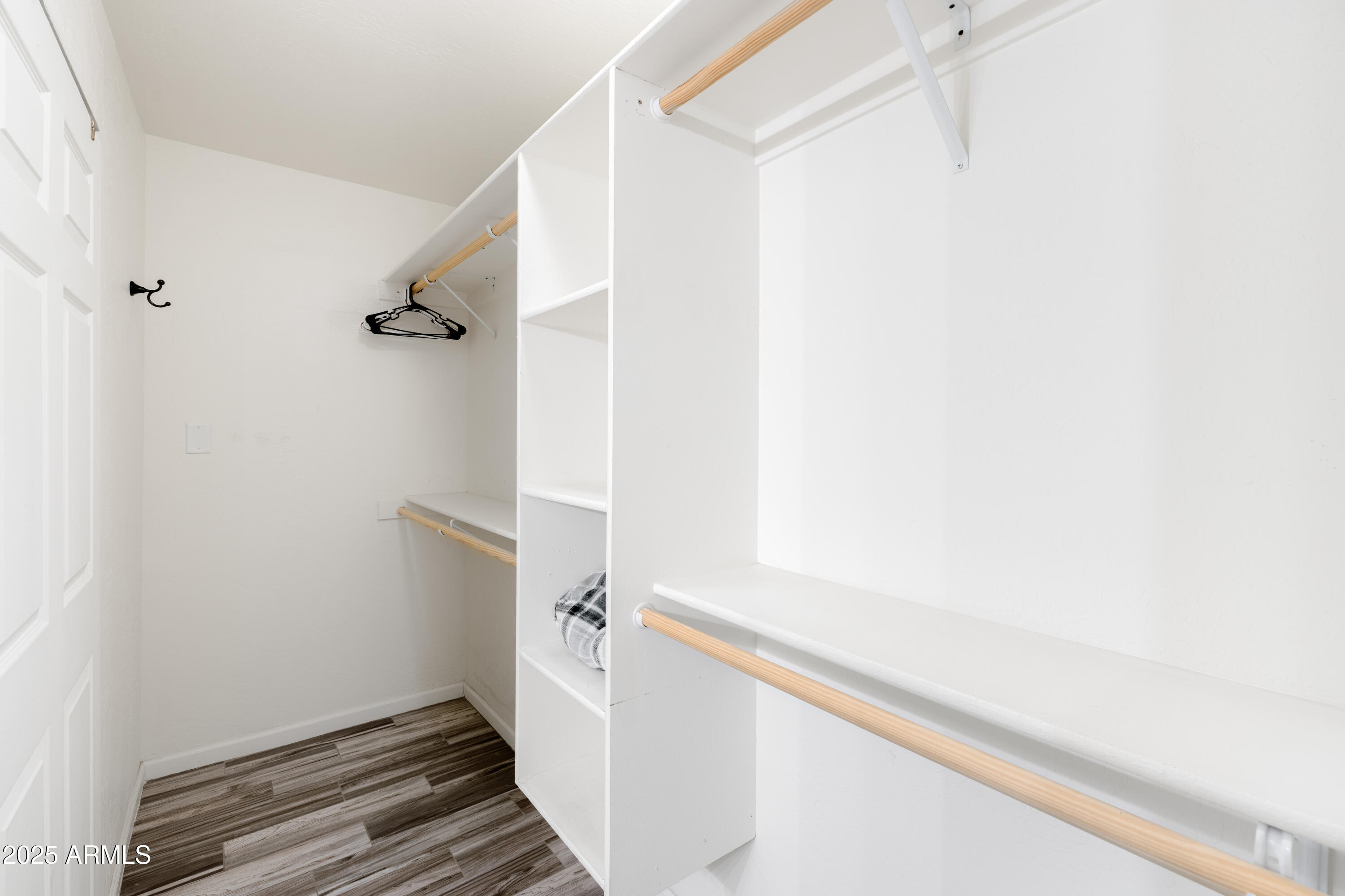 2318 W PINCHOT Avenue