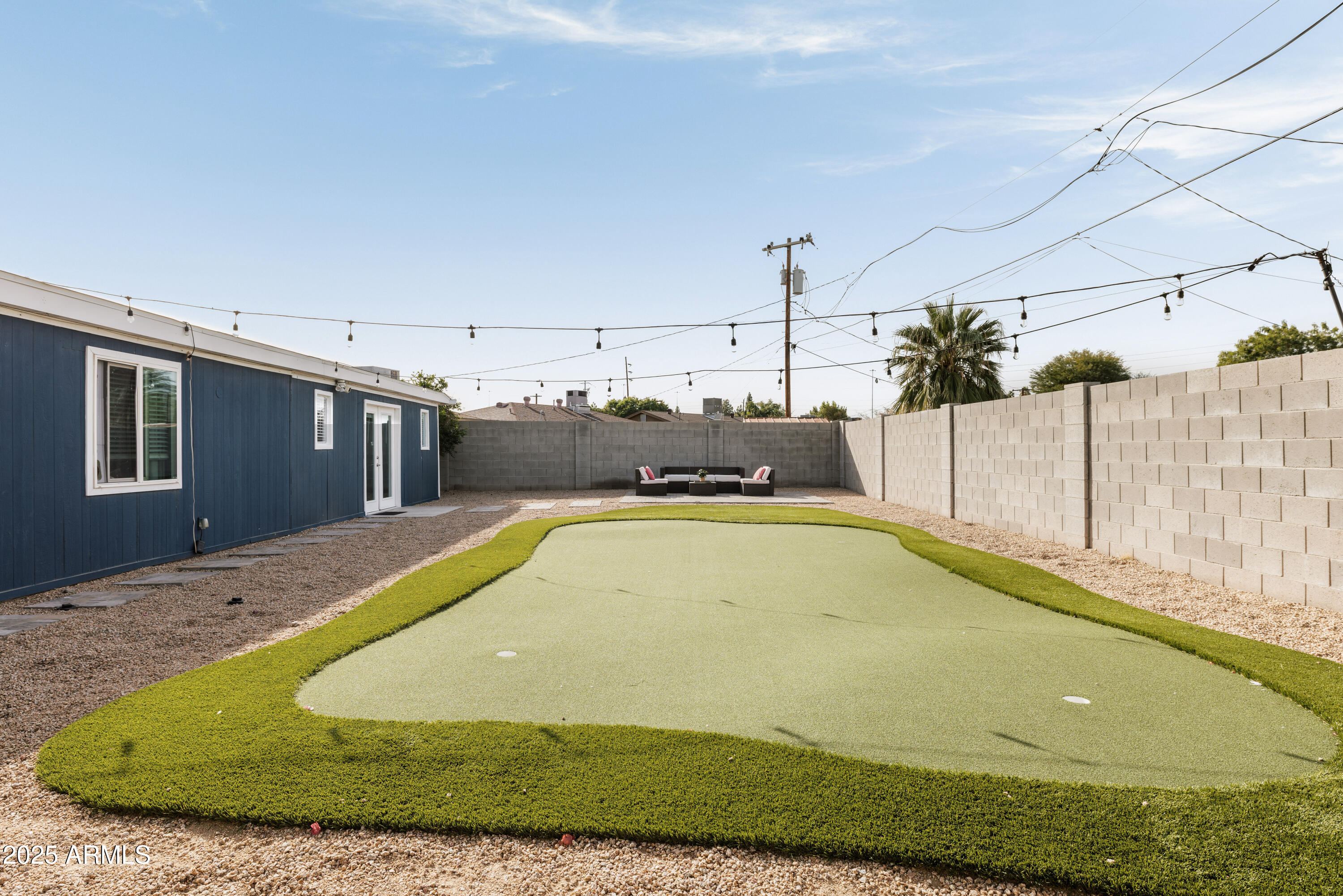 2318 W PINCHOT Avenue