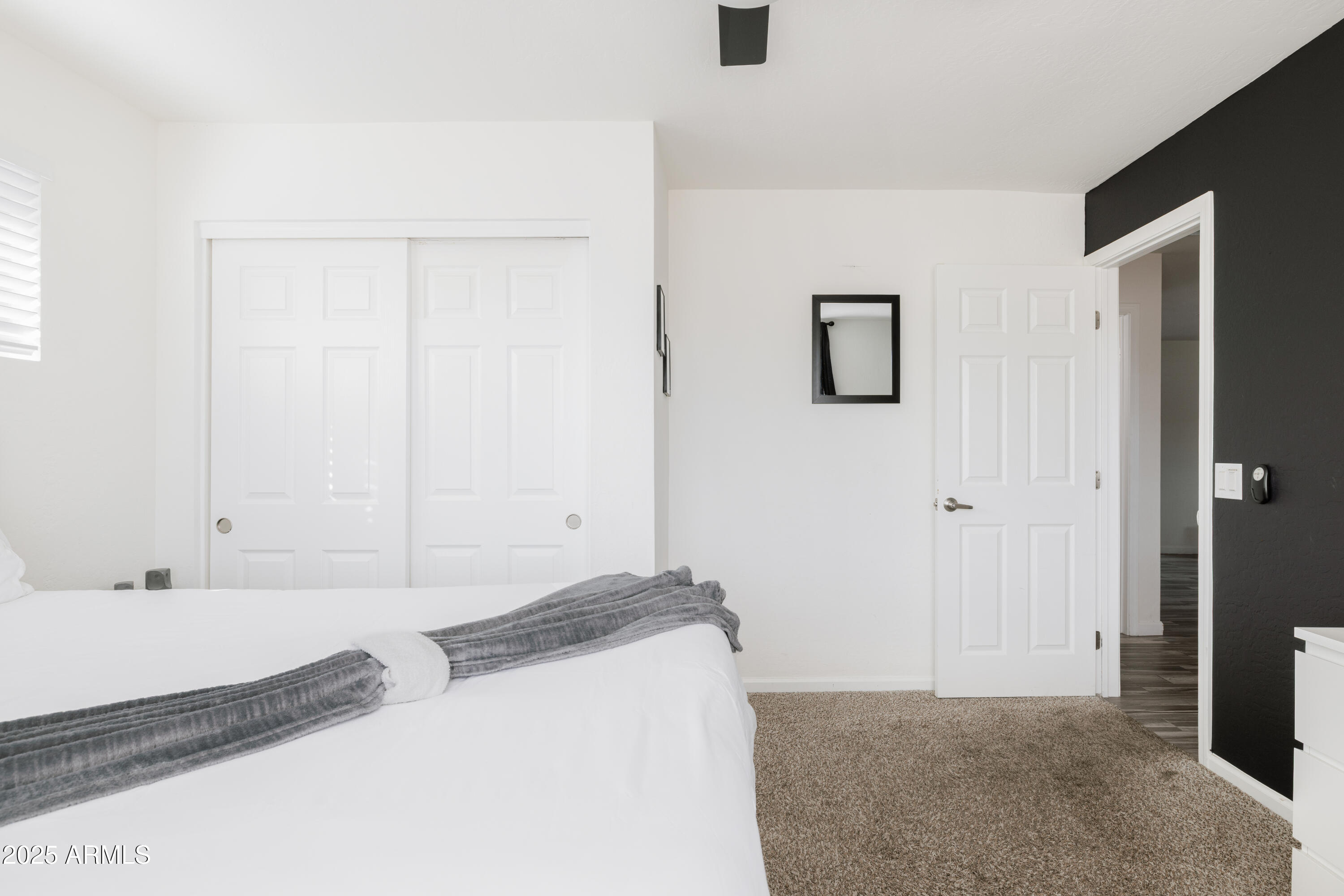 2318 W PINCHOT Avenue