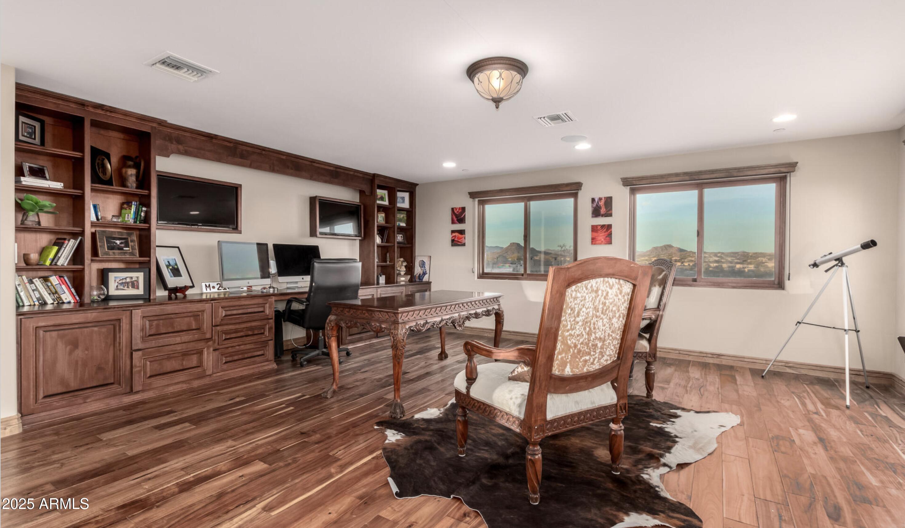 10638 E HEDGEHOG Place