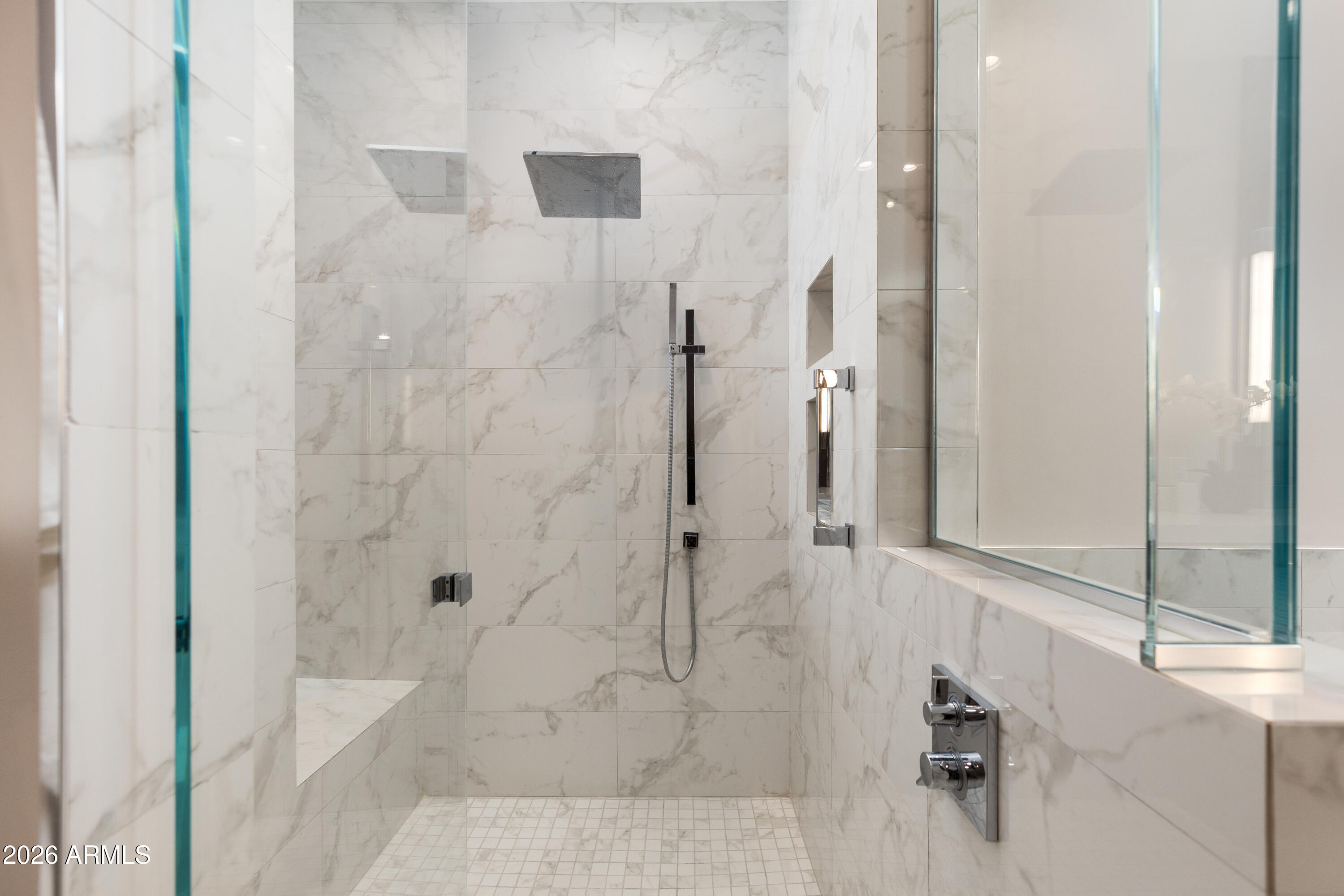 5935 N ECHO CANYON Lane