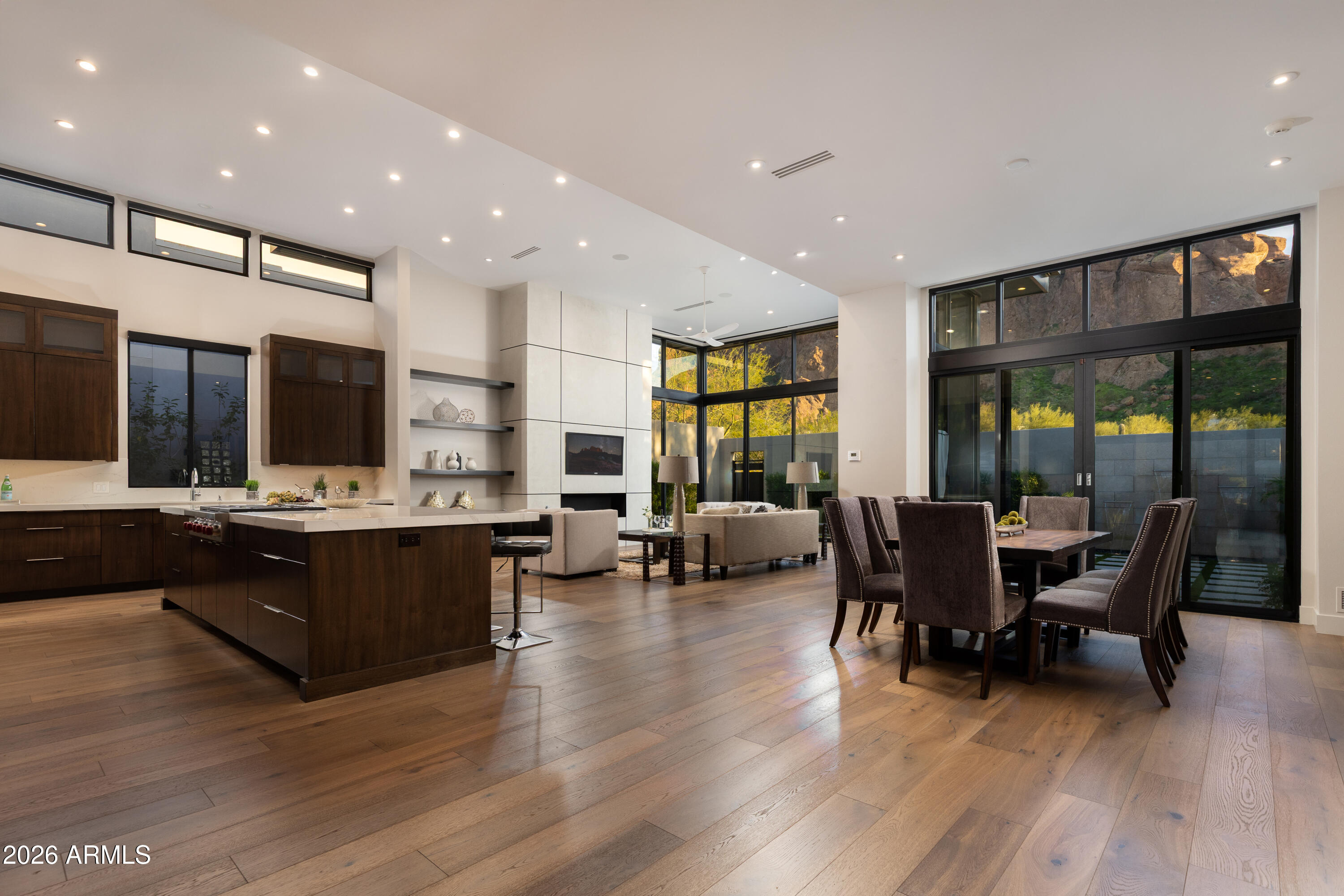 5935 N ECHO CANYON Lane