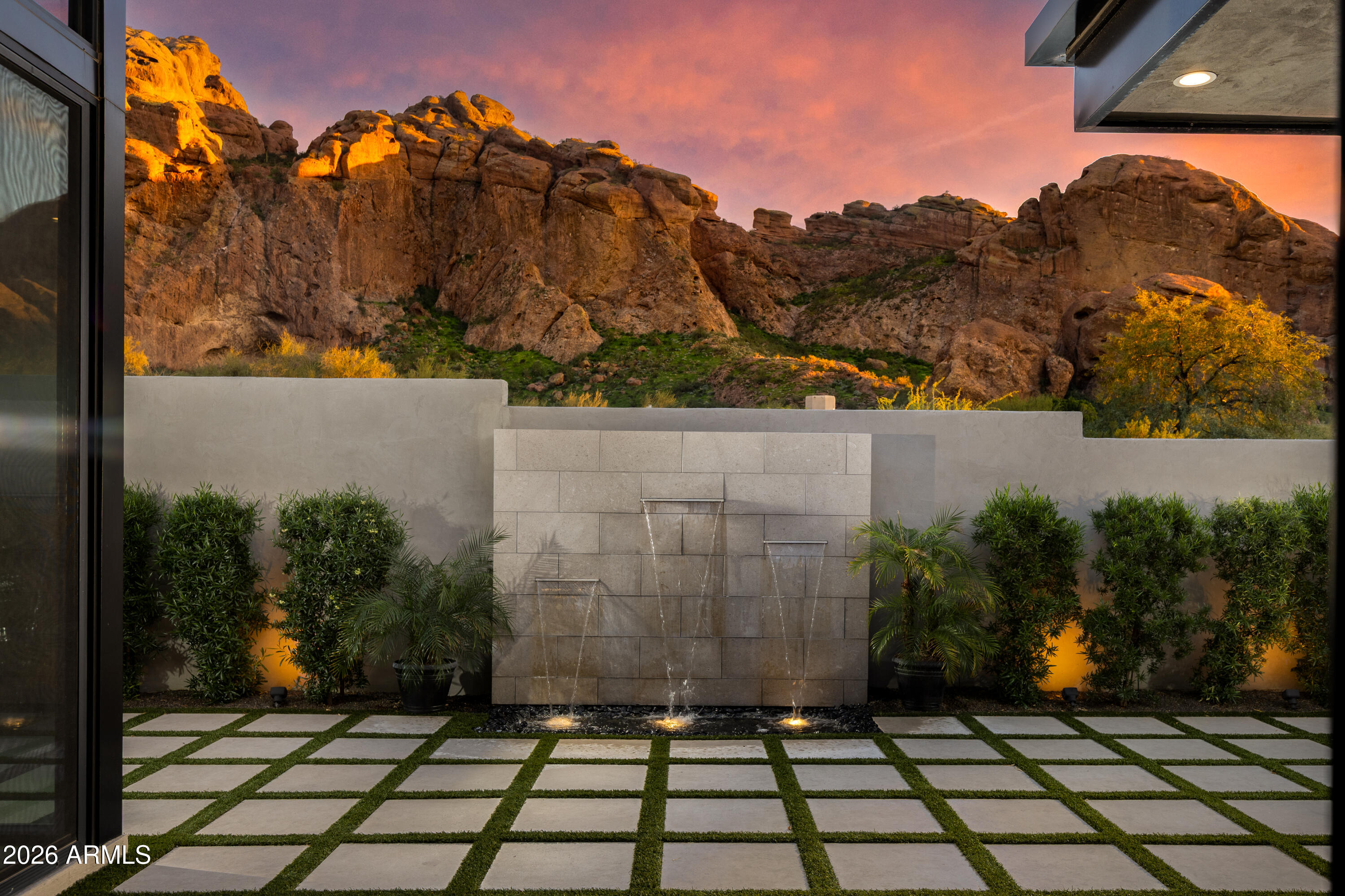 5935 N ECHO CANYON Lane