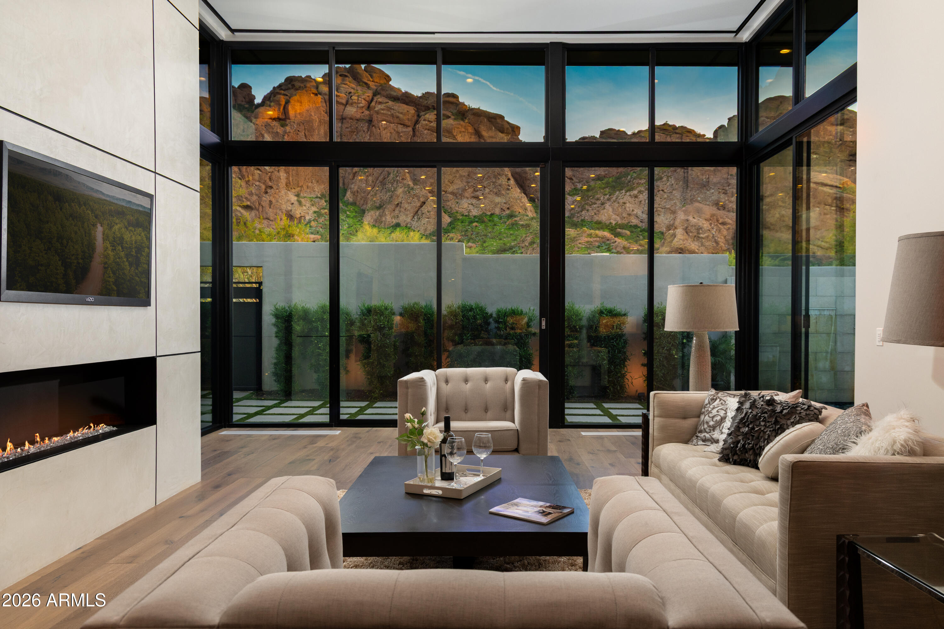 5935 N ECHO CANYON Lane