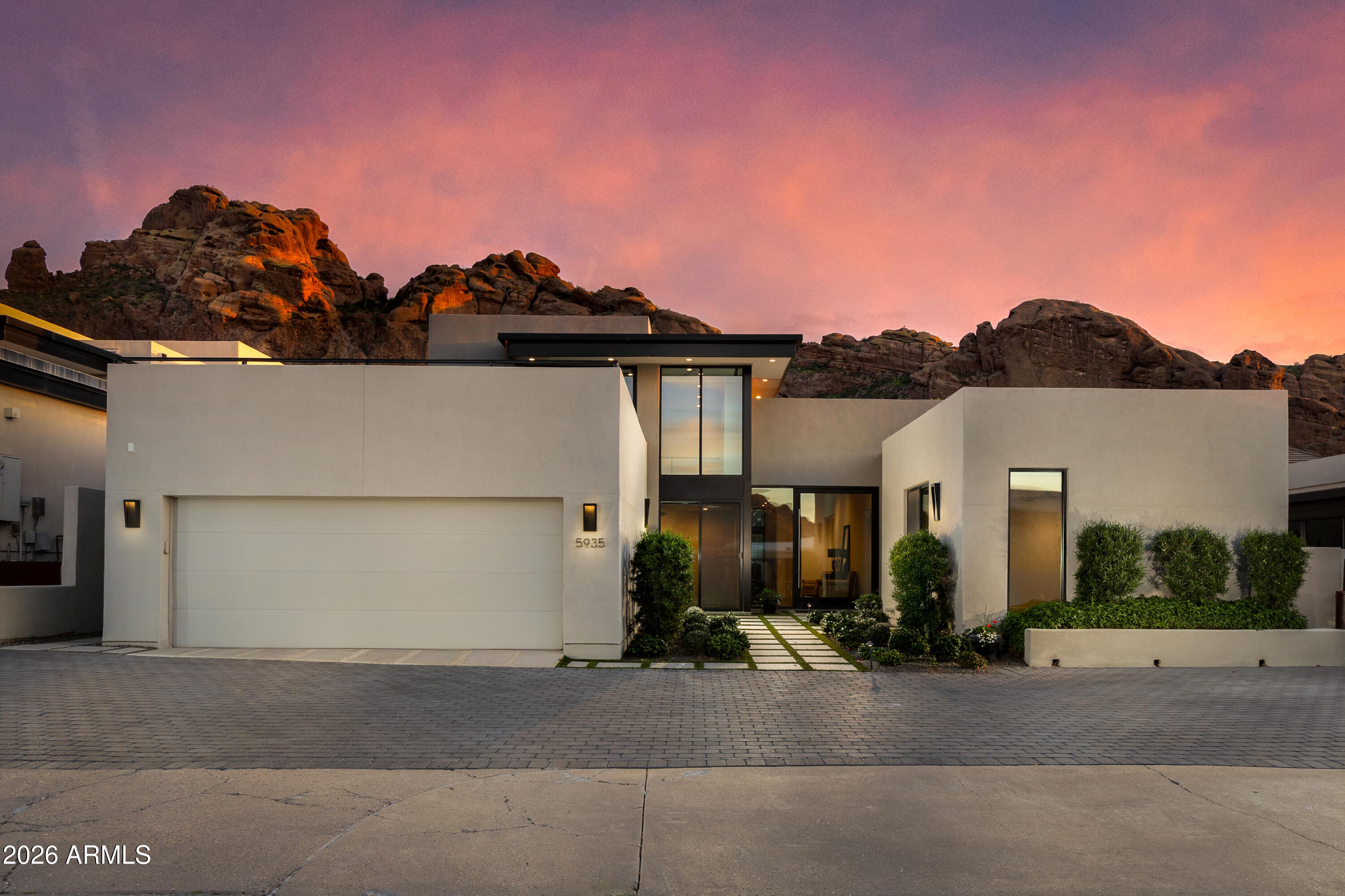 5935 N ECHO CANYON Lane