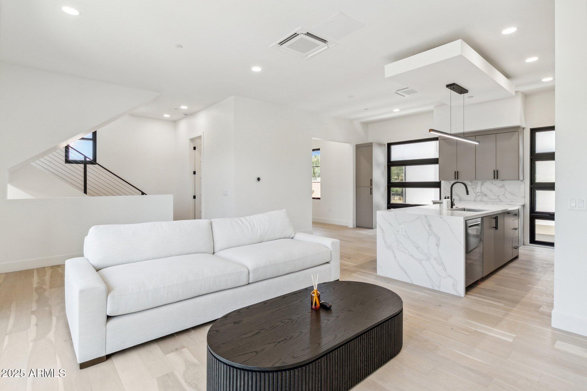 1501 N MILLER Road 1016