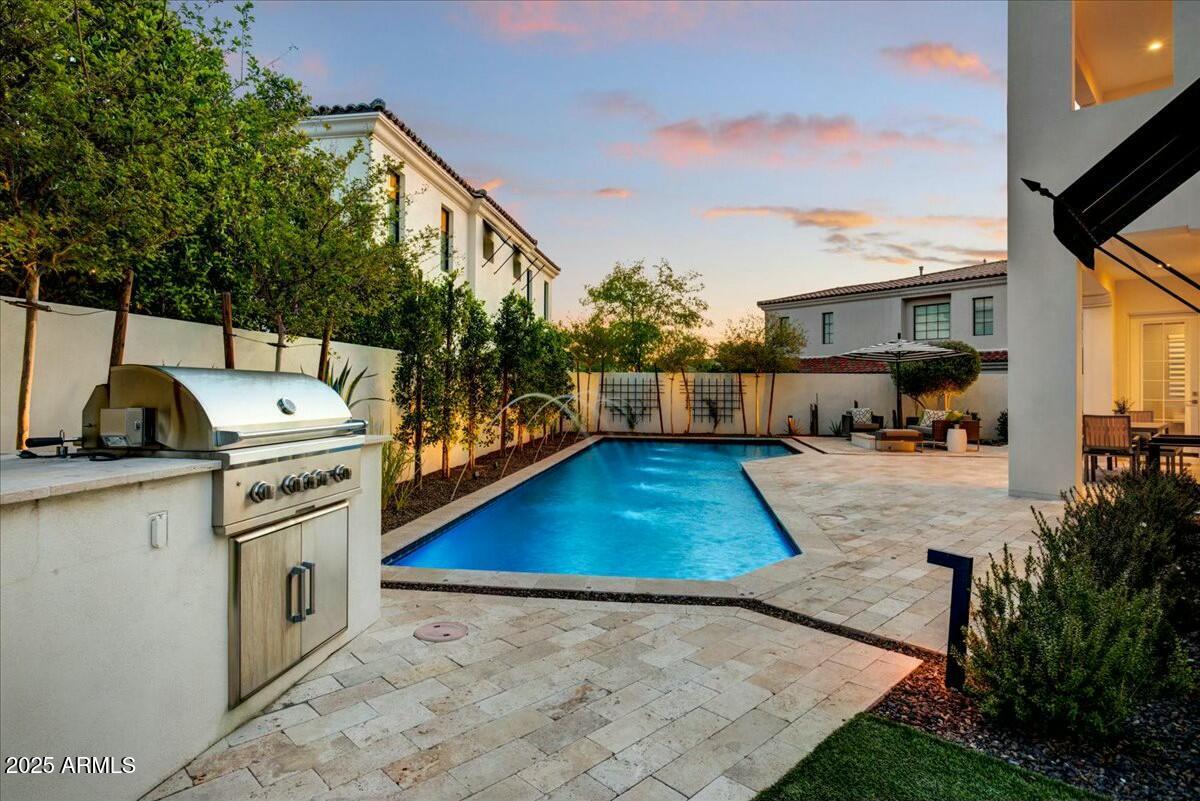 9467 E ROCKWOOD Drive