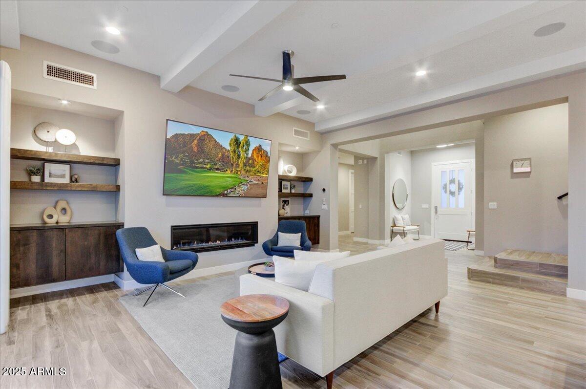 9467 E ROCKWOOD Drive