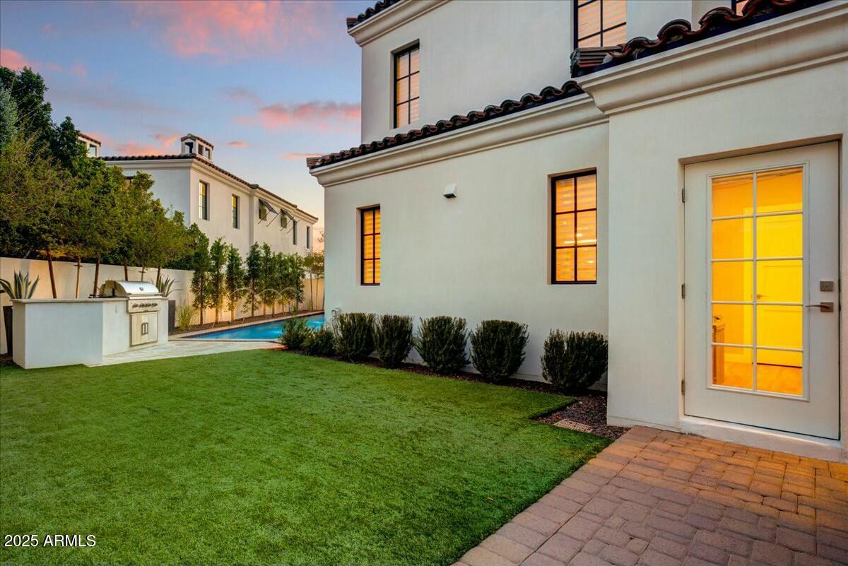 9467 E ROCKWOOD Drive