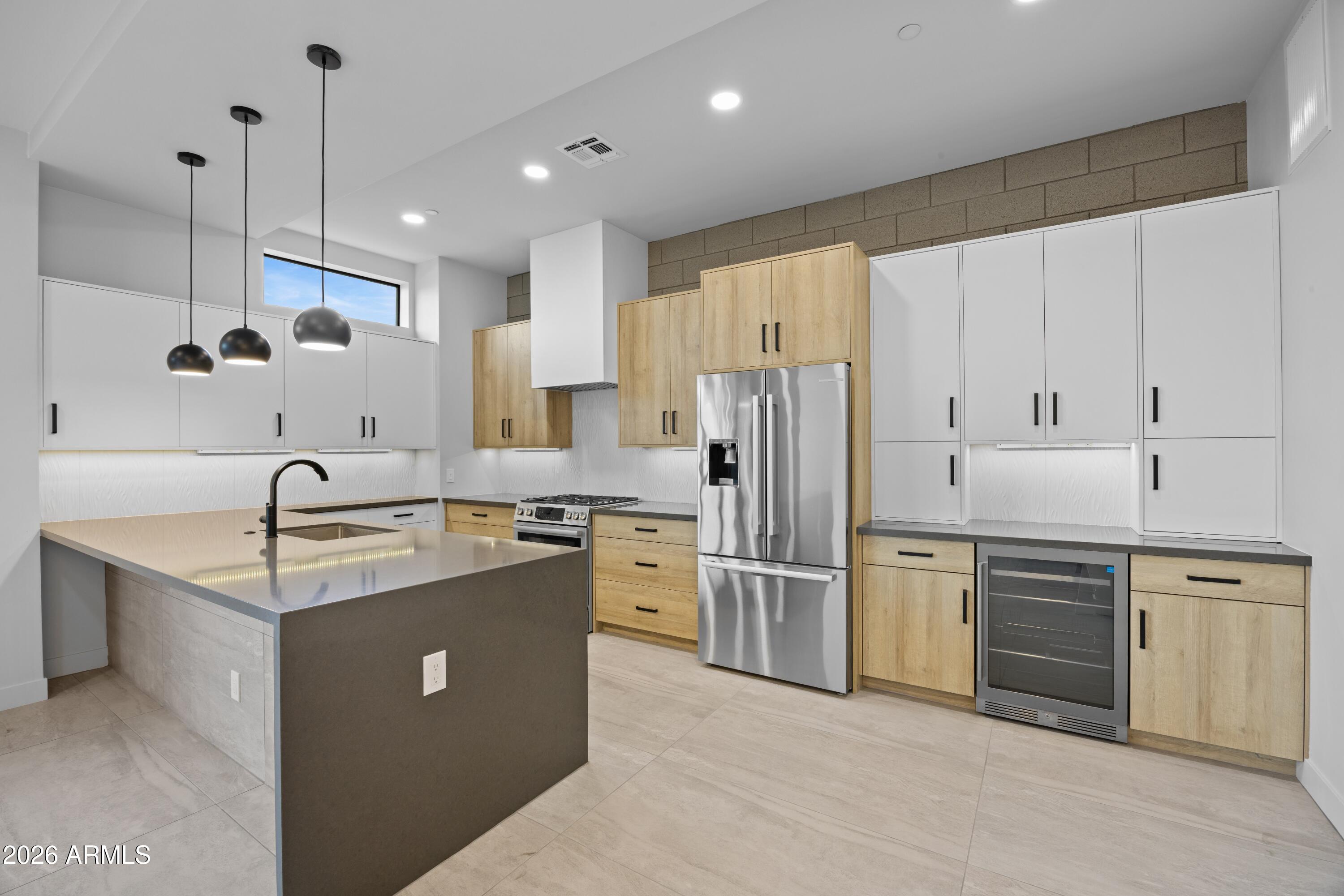 377 E WINDSOR Avenue 6