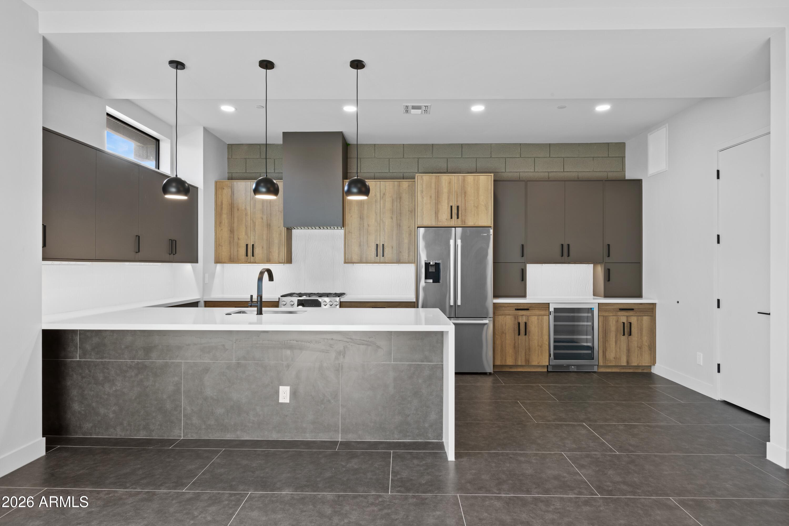 377 E WINDSOR Avenue 20