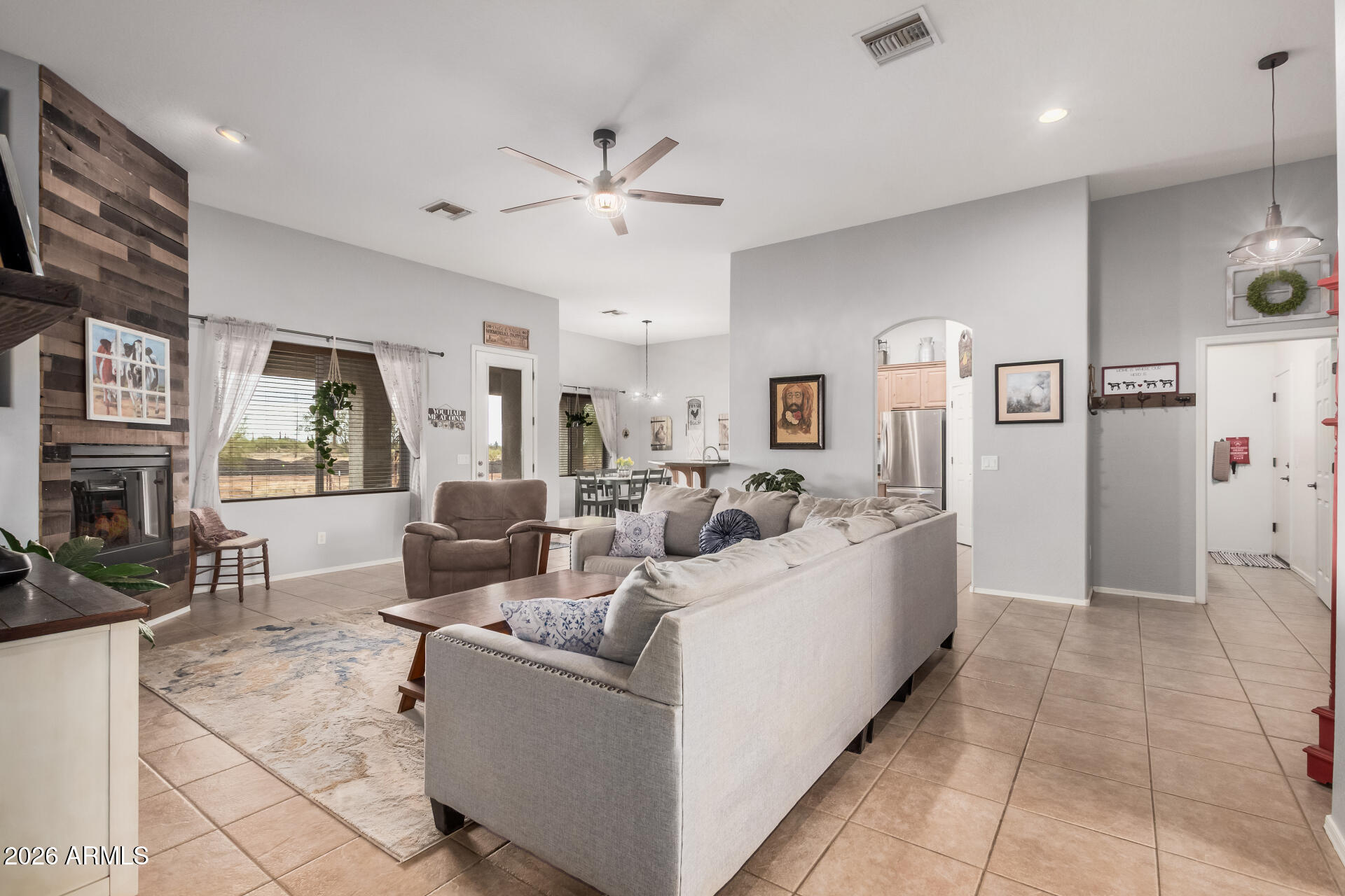 42419 N CENTRAL Avenue