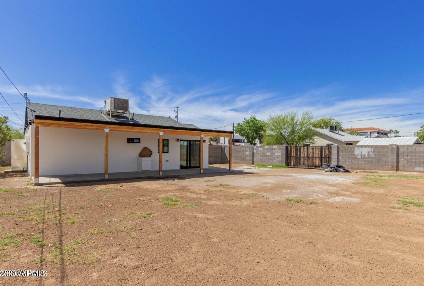 902 E FAIRMOUNT Avenue