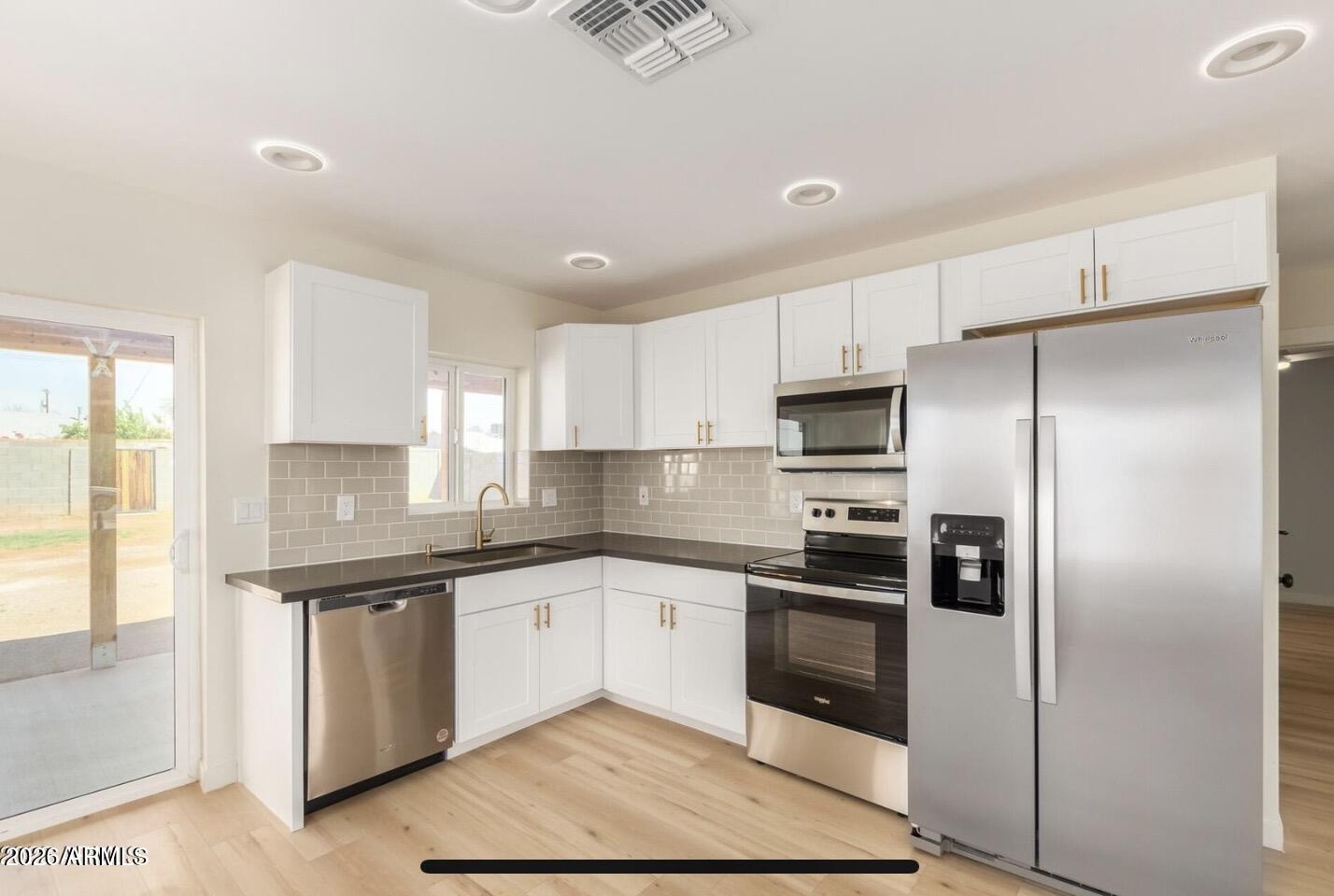 902 E FAIRMOUNT Avenue