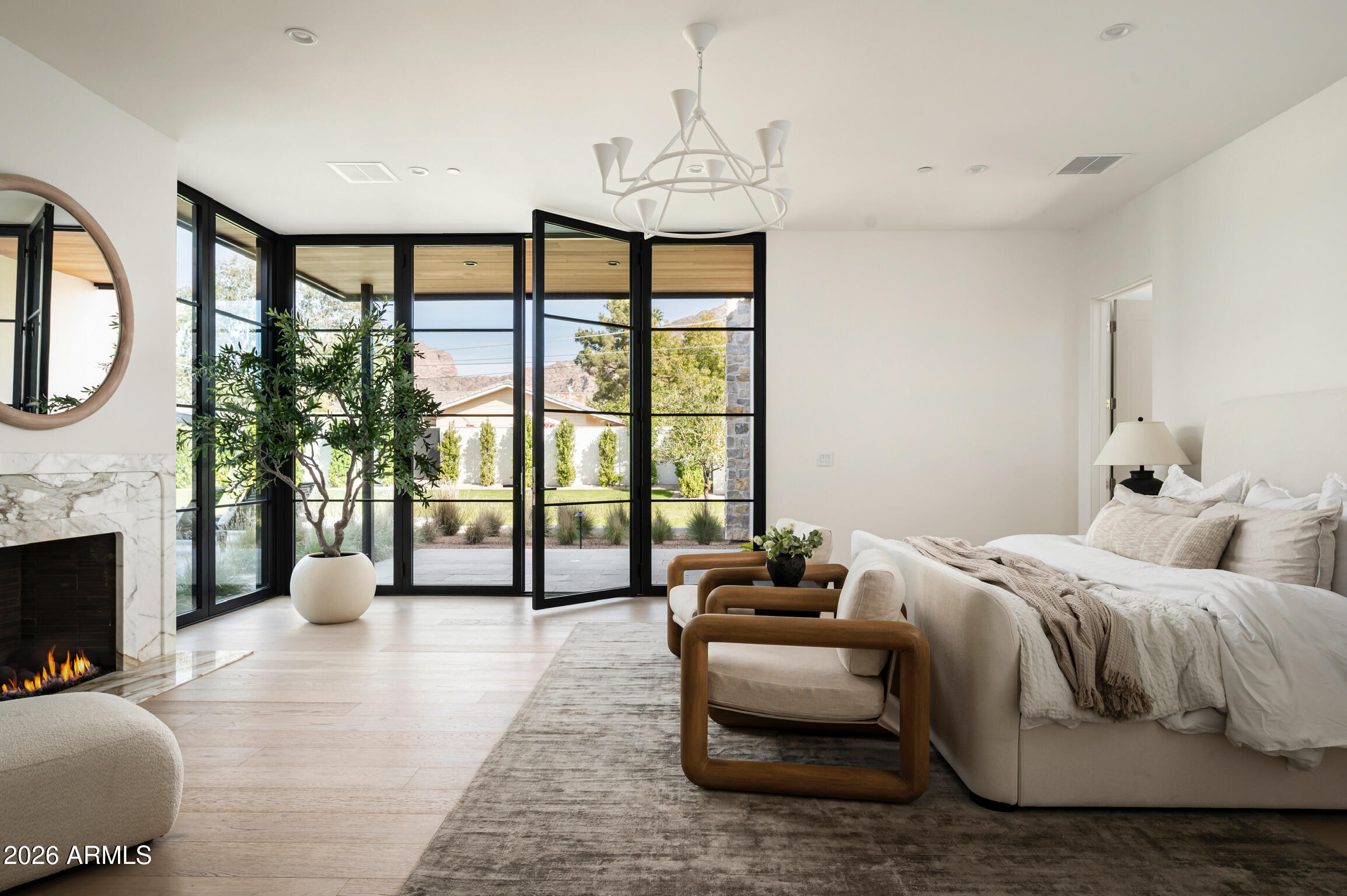 4864 E LAFAYETTE Boulevard