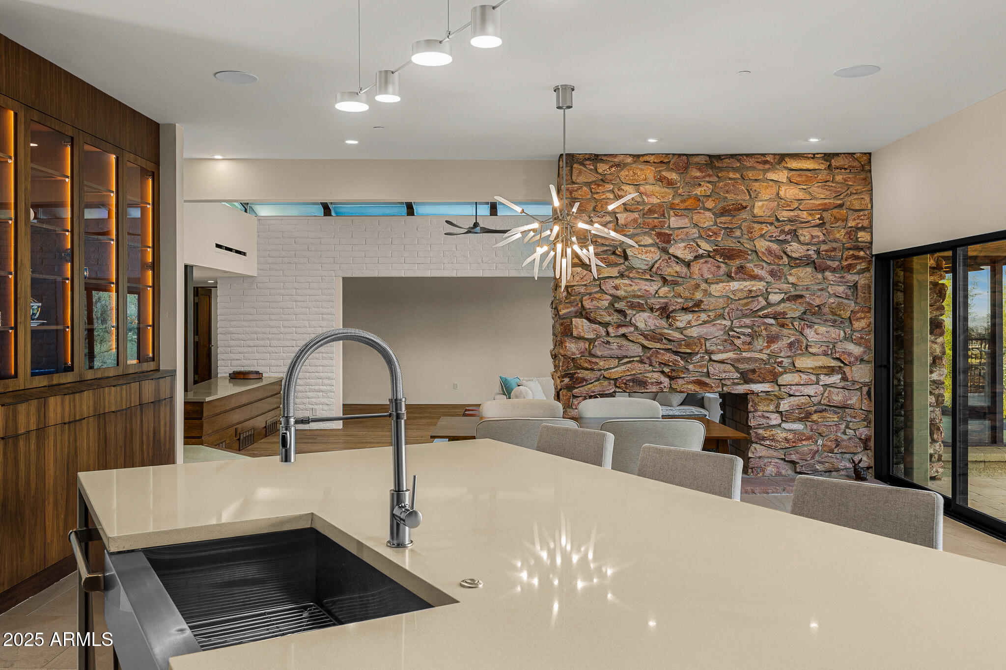 6331 E Hummingbird Lane