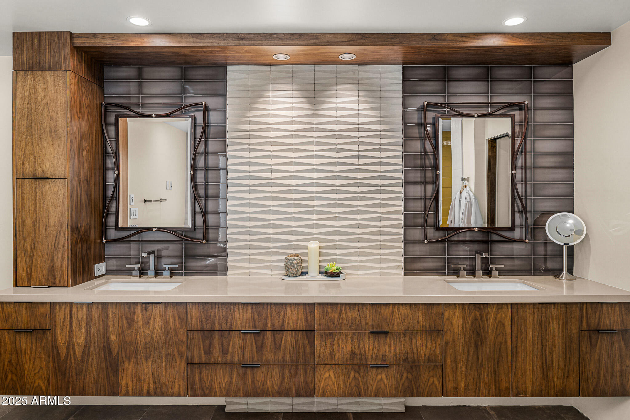 6331 E Hummingbird Lane