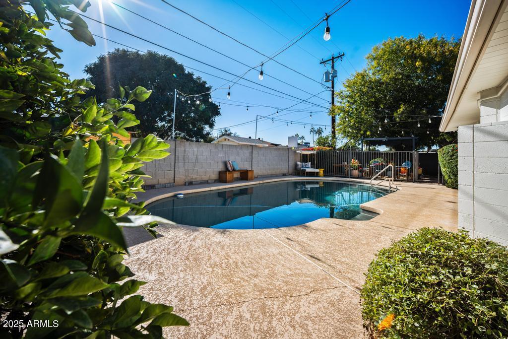 8221 E EDGEMONT Avenue