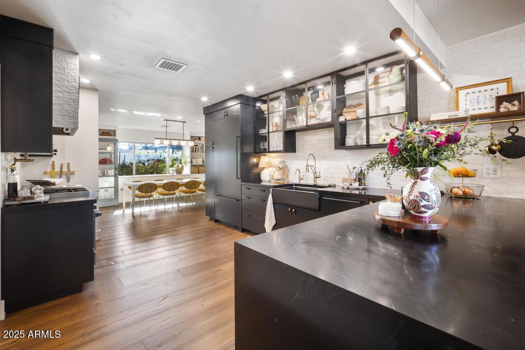 8221 E EDGEMONT Avenue