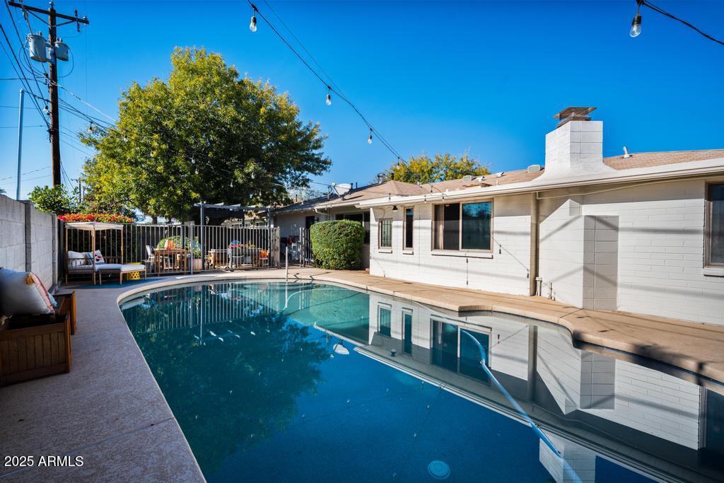 8221 E EDGEMONT Avenue