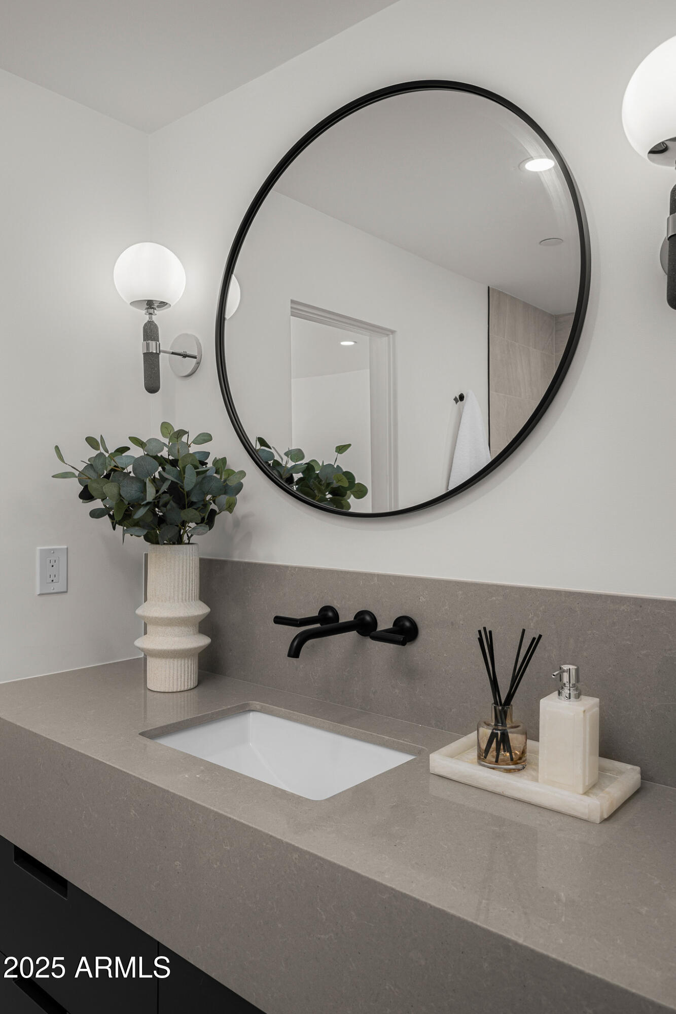 5355 E DESERT VISTA Road