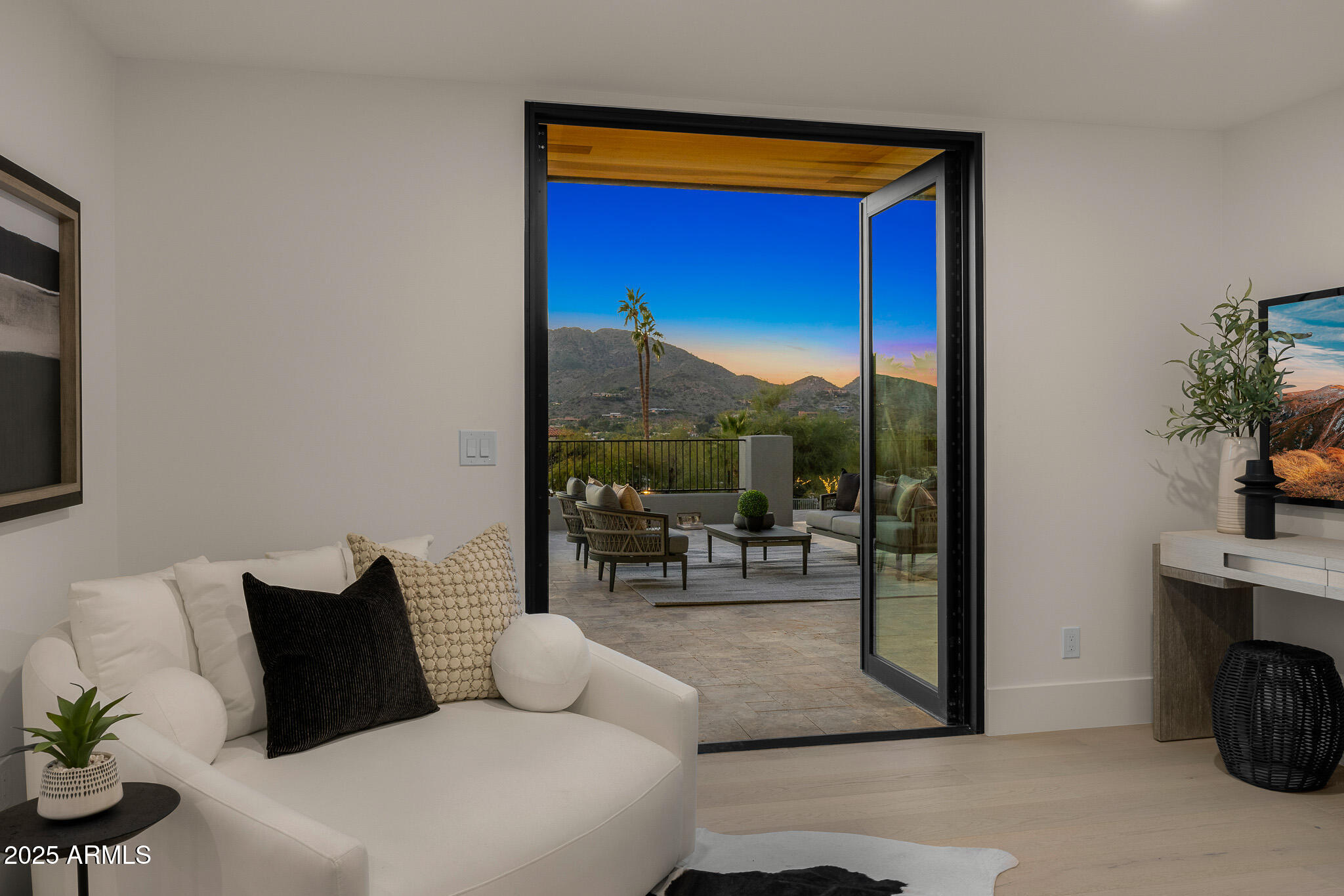 5355 E DESERT VISTA Road