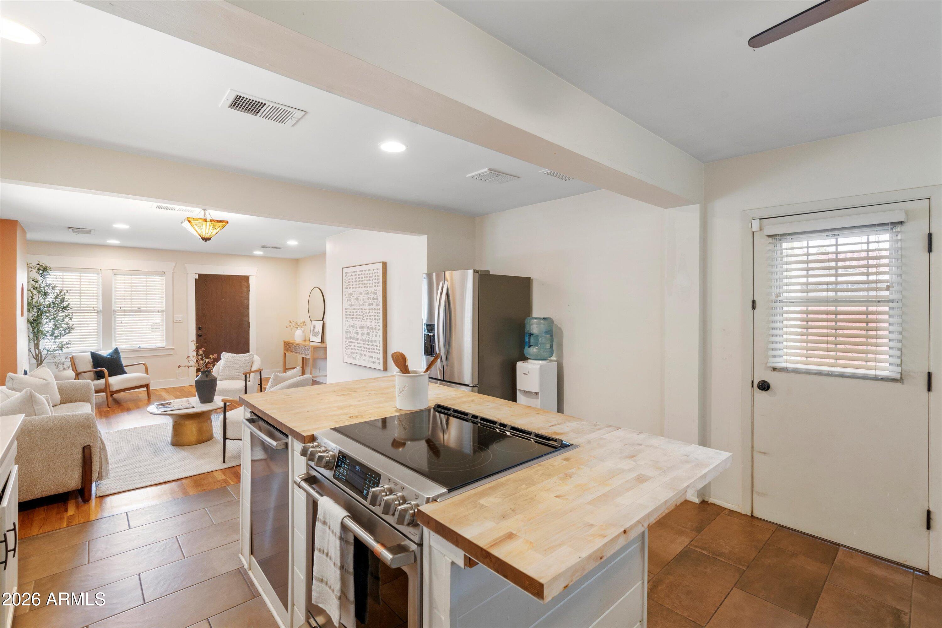 1733 E HARVARD Street