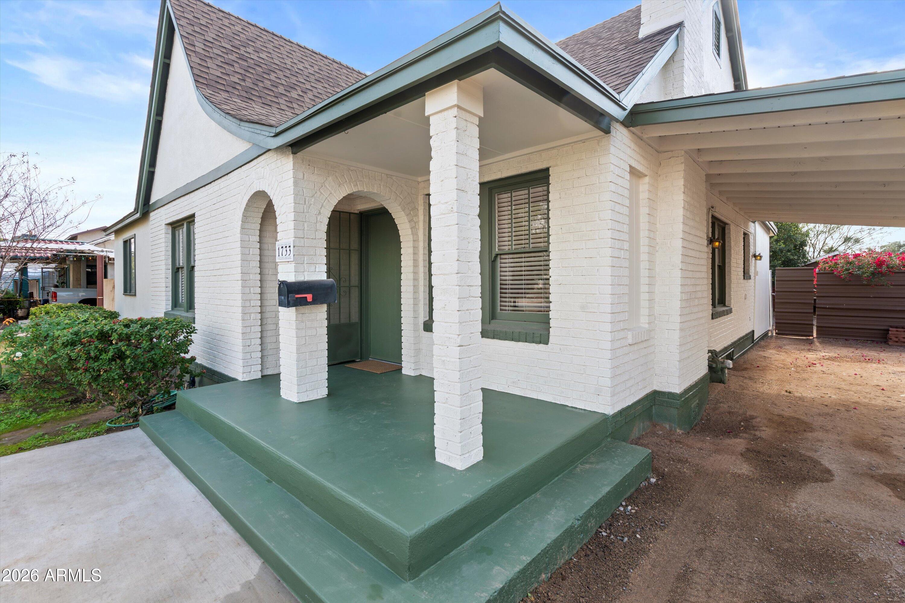 1733 E HARVARD Street