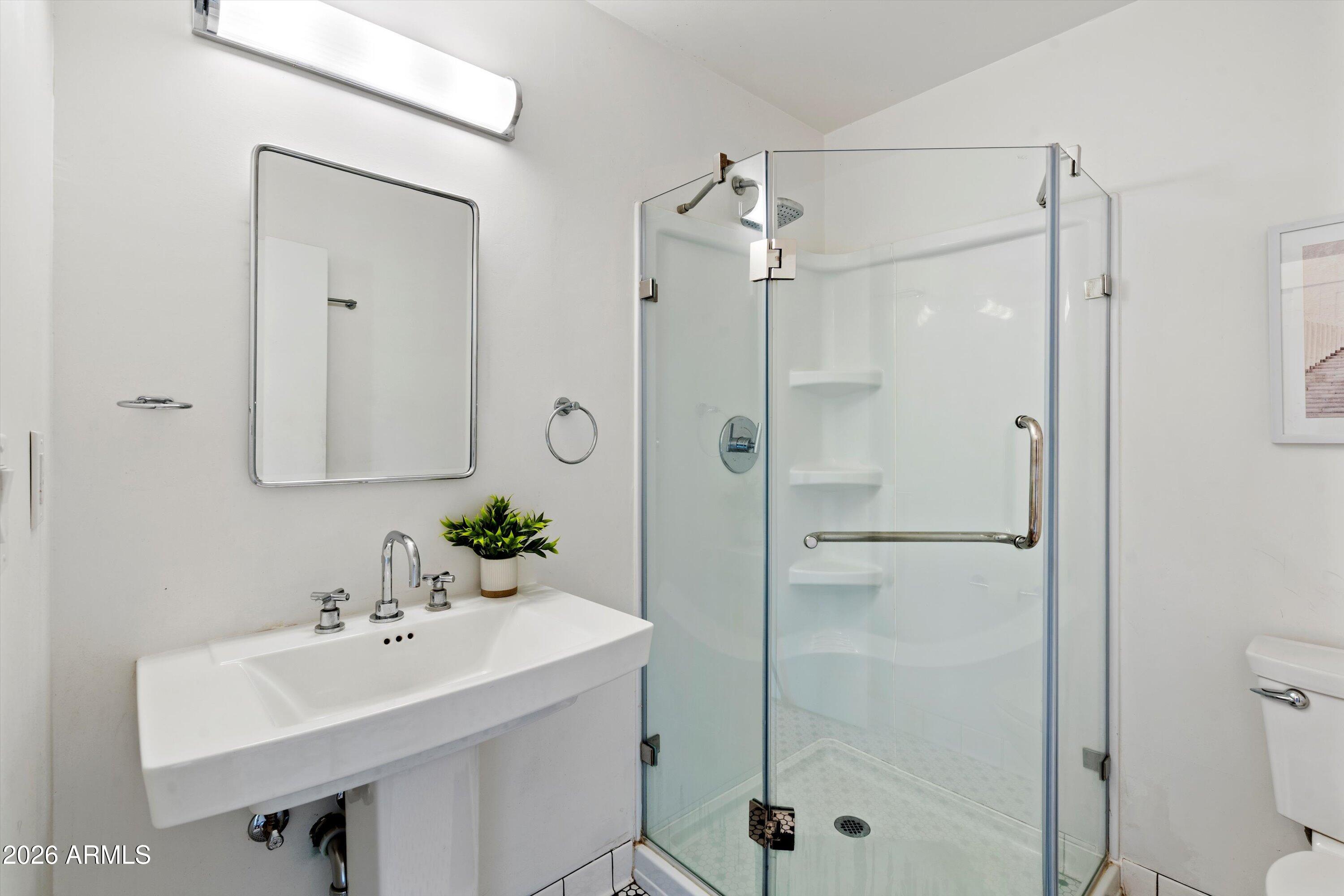 1733 E HARVARD Street