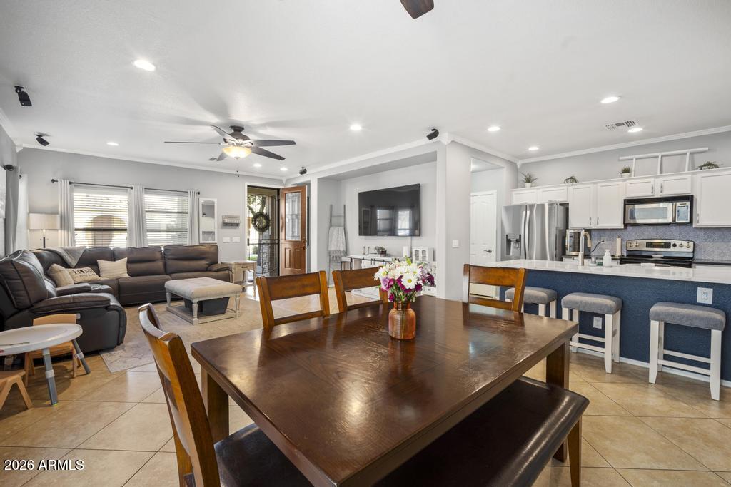 5812 E HOLMES Avenue