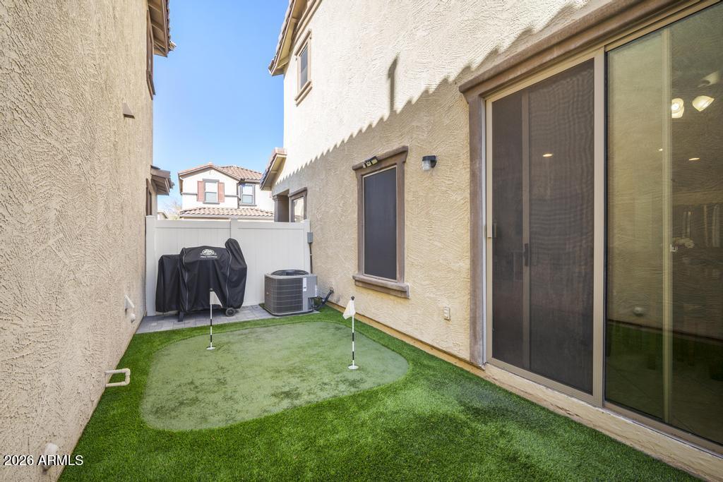 5812 E HOLMES Avenue