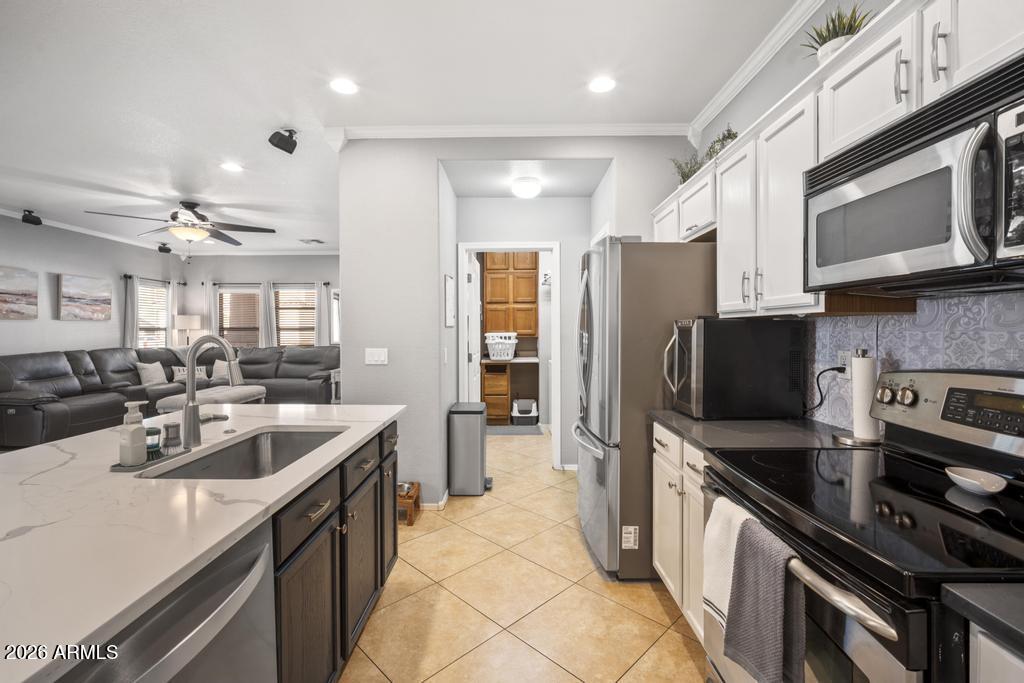 5812 E HOLMES Avenue