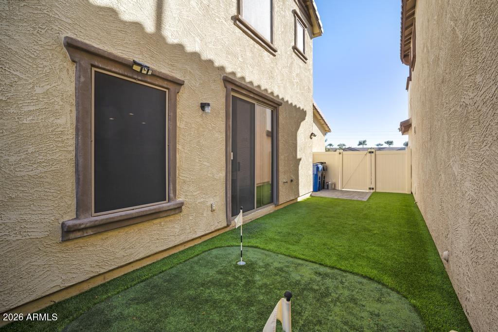 5812 E HOLMES Avenue