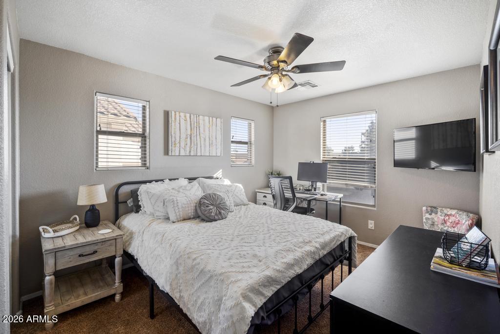 5812 E HOLMES Avenue