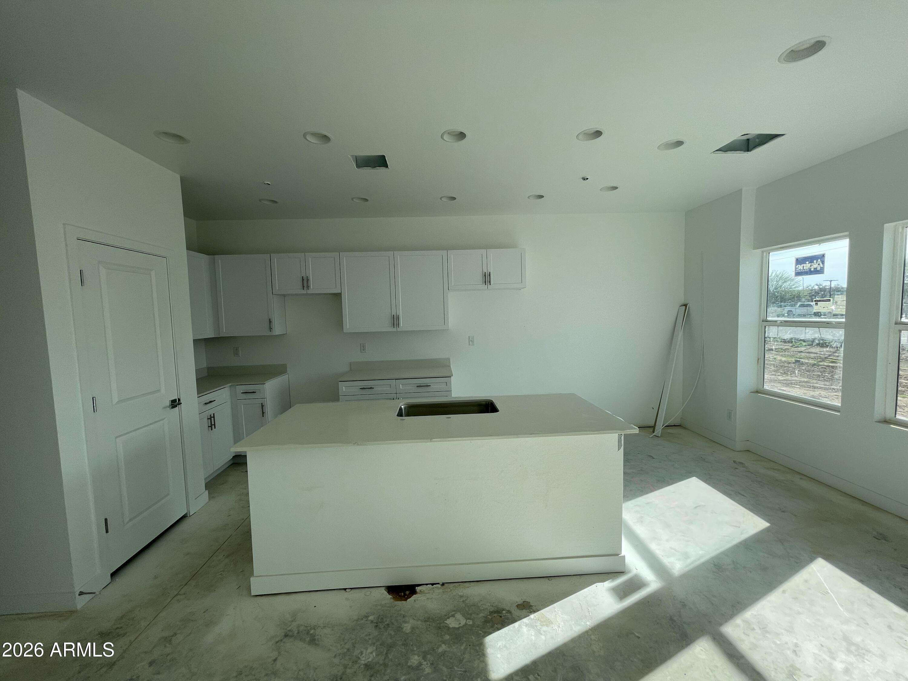 602 E WILLETTA Street