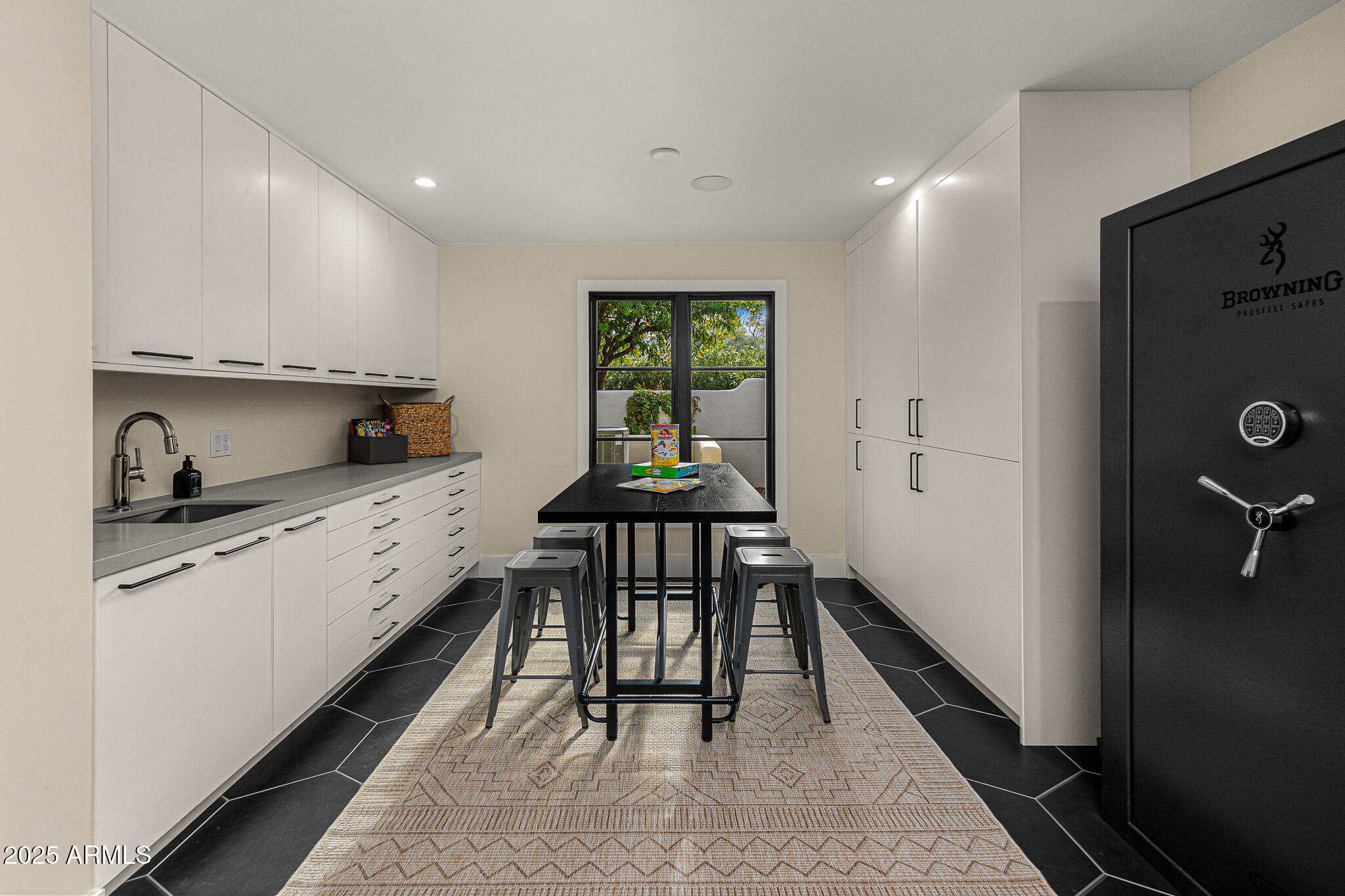 6200 E NAUMANN Drive