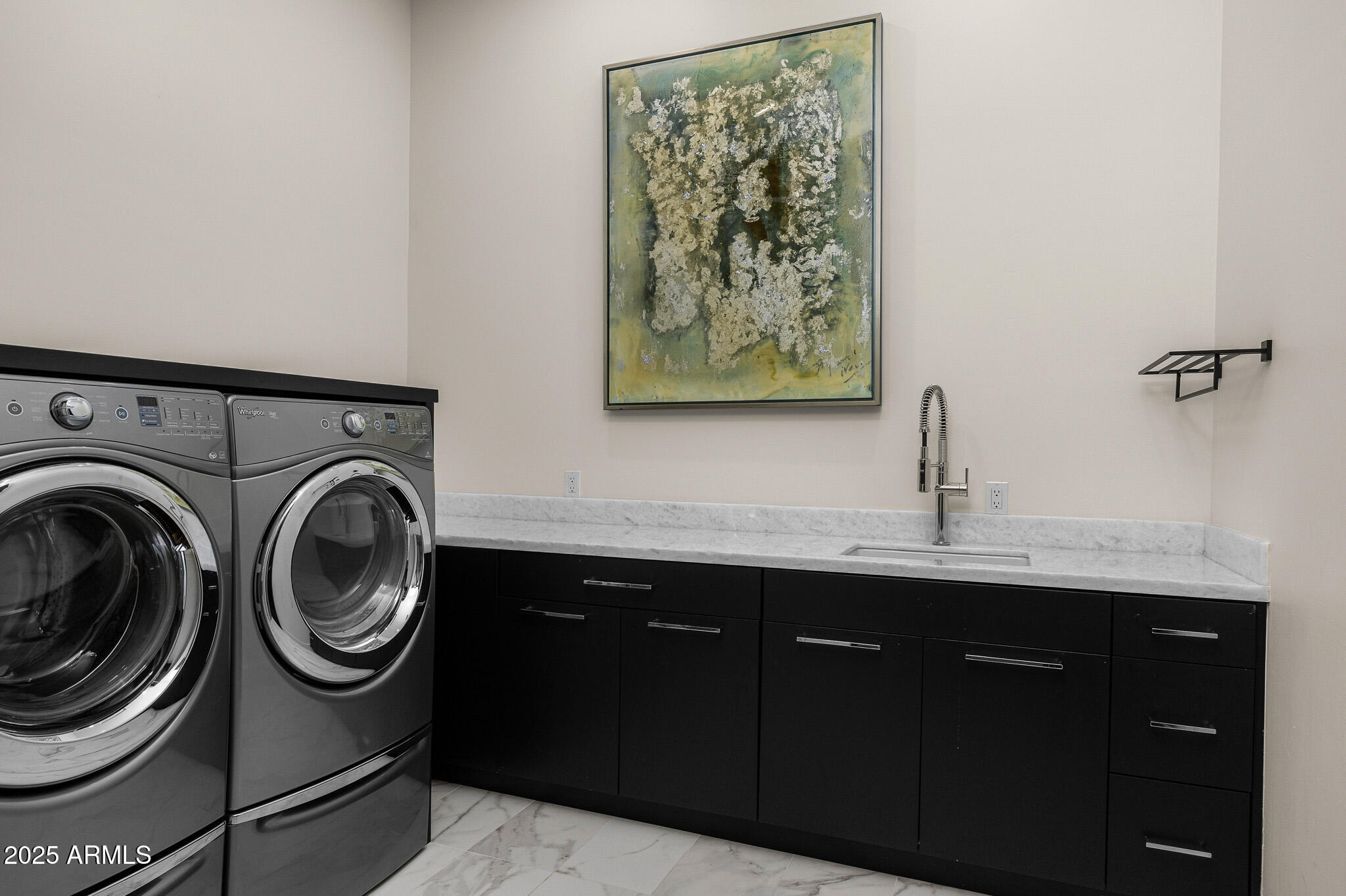 6650 N HILLSIDE Drive