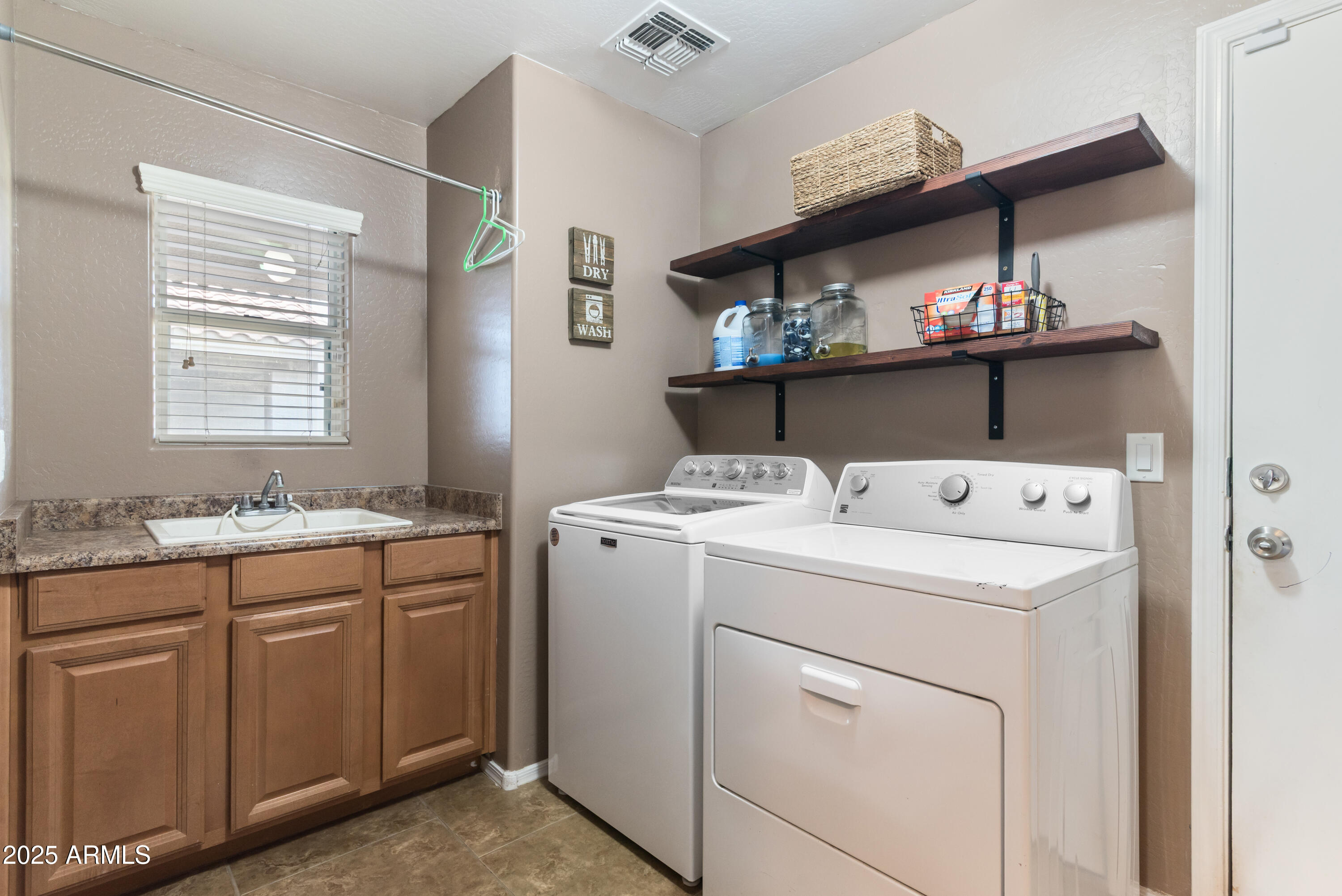 41172 W CAHILL Drive