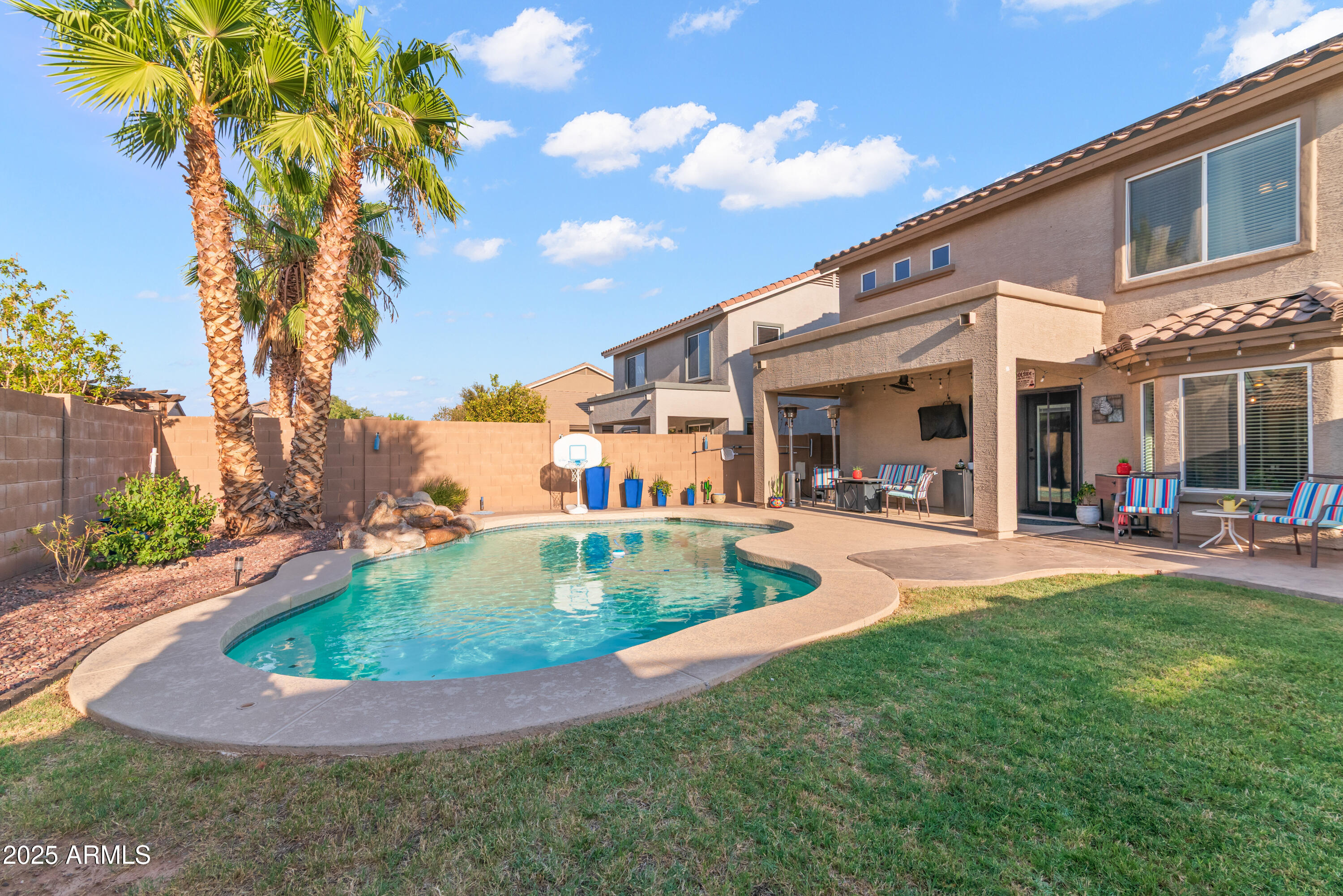 41172 W CAHILL Drive