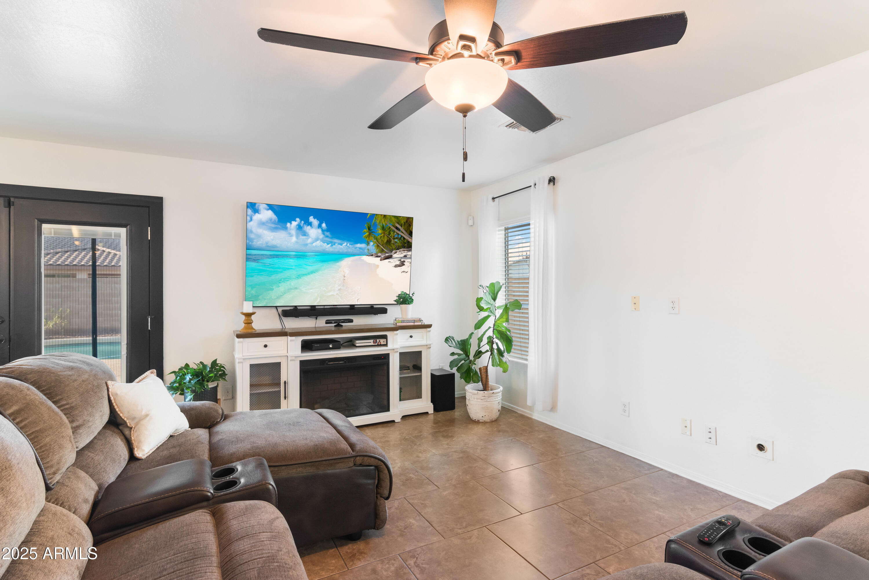 41172 W CAHILL Drive