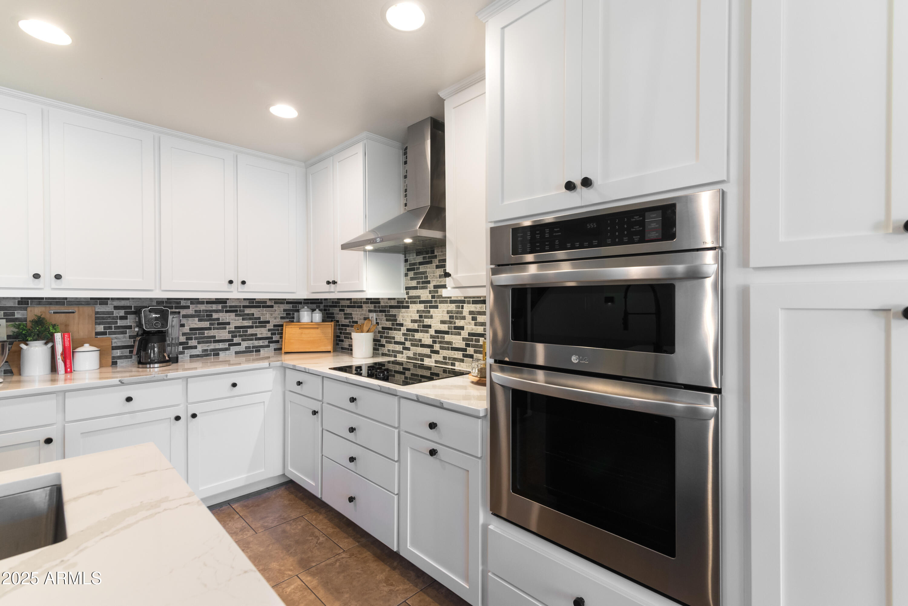 41172 W CAHILL Drive