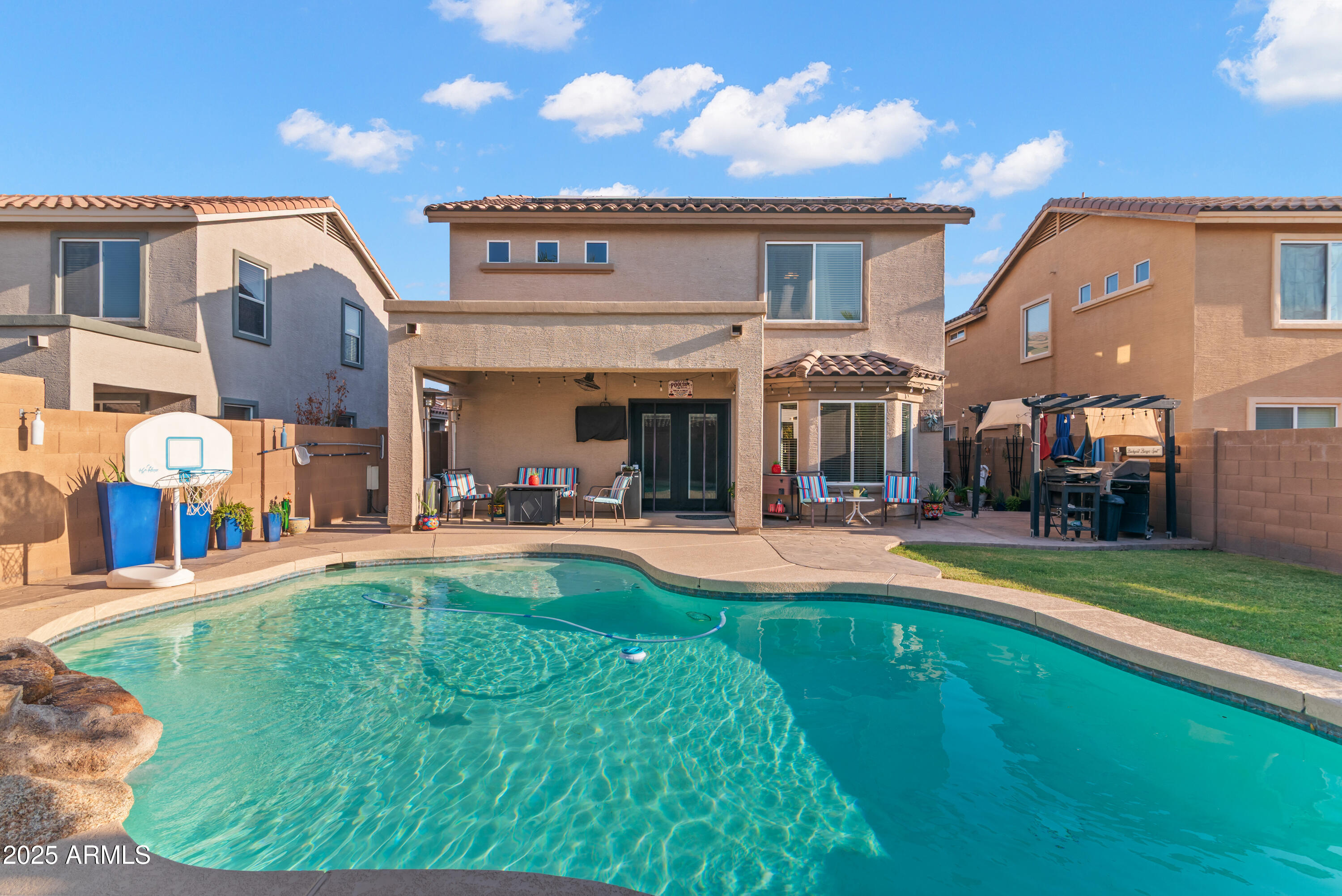 41172 W CAHILL Drive