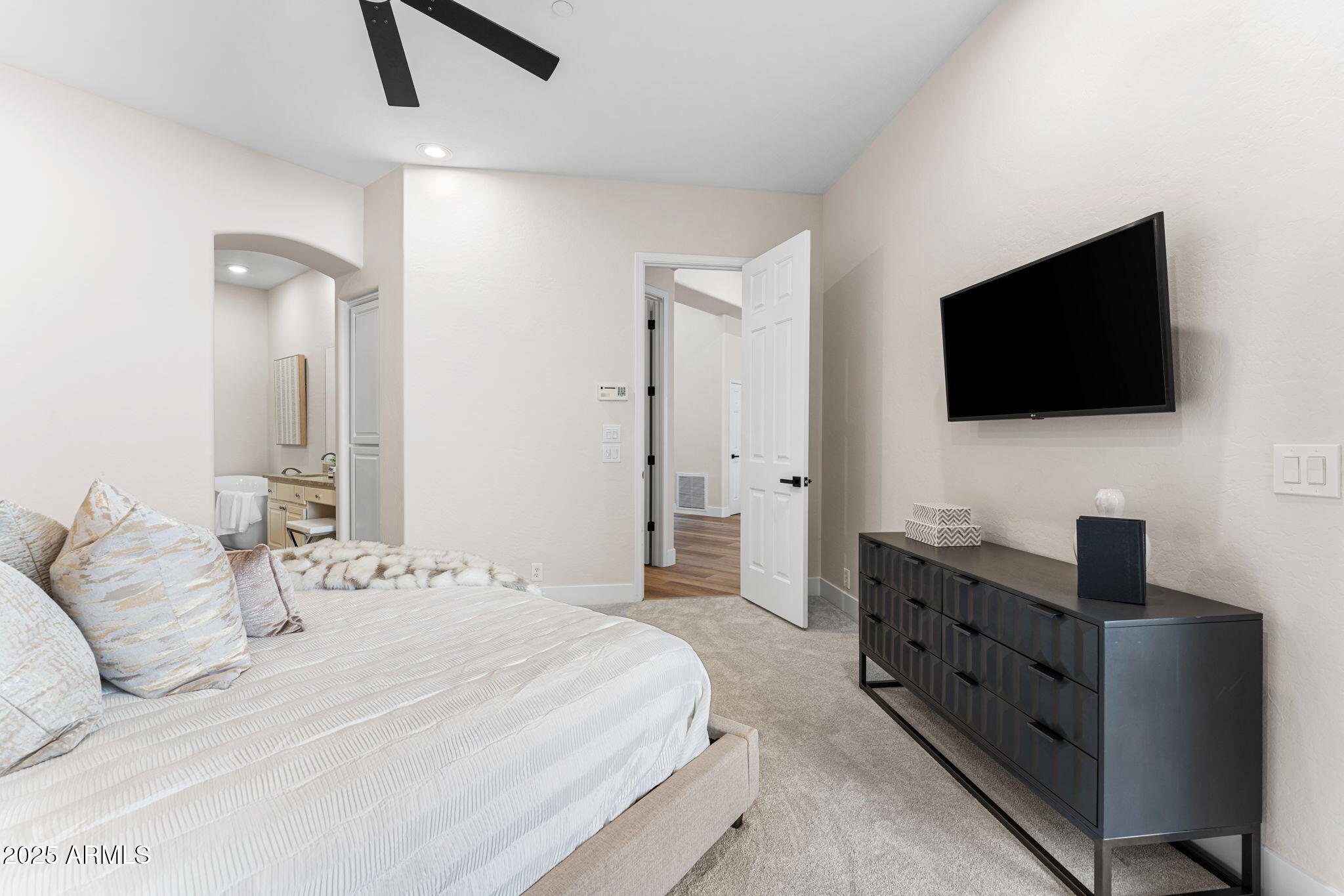 7266 E DEL ACERO Drive