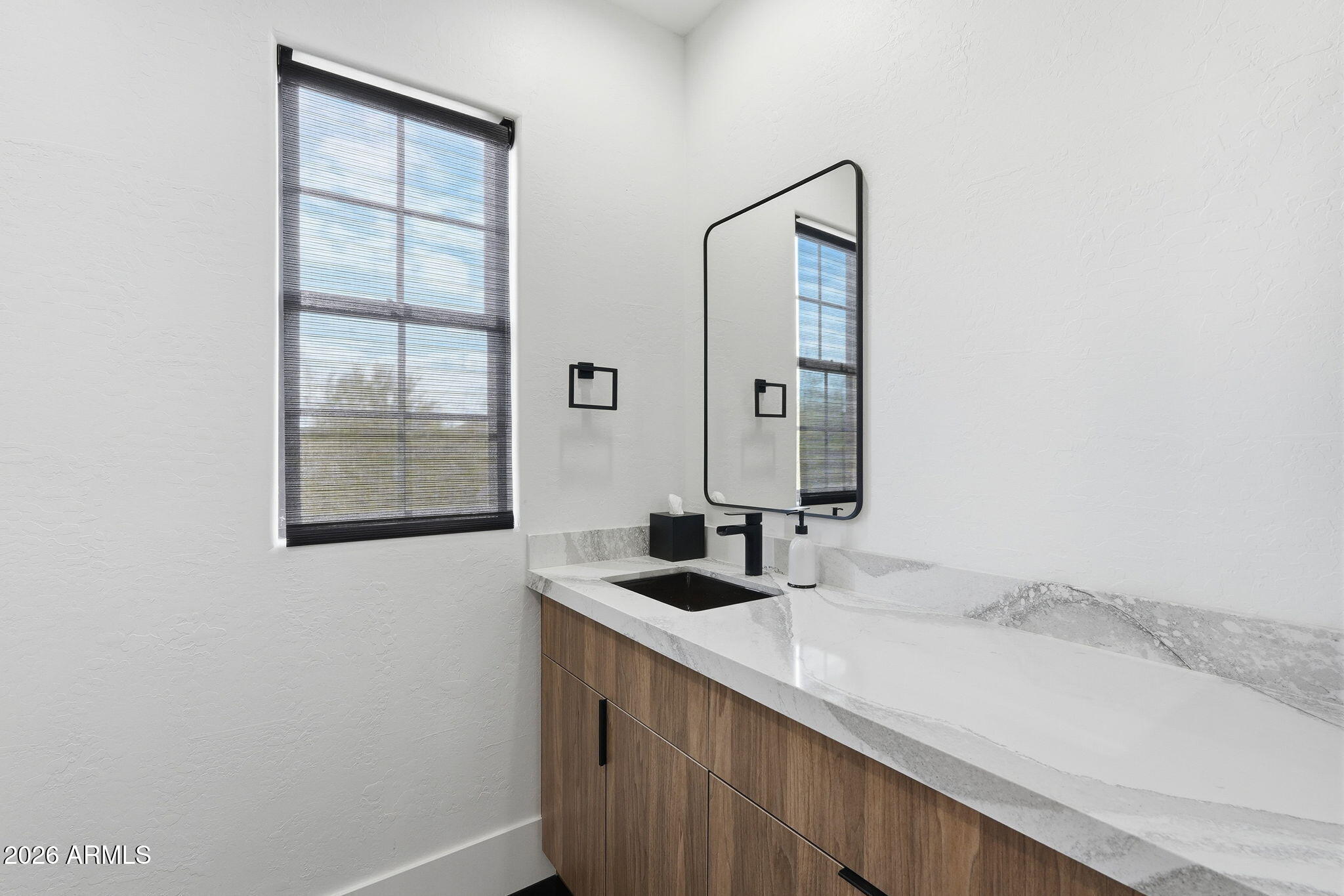 9832 E EDGESTONE Drive