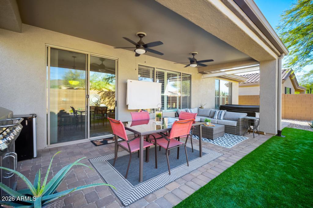 1922 W WHITMAN Court