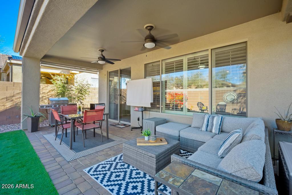 1922 W WHITMAN Court