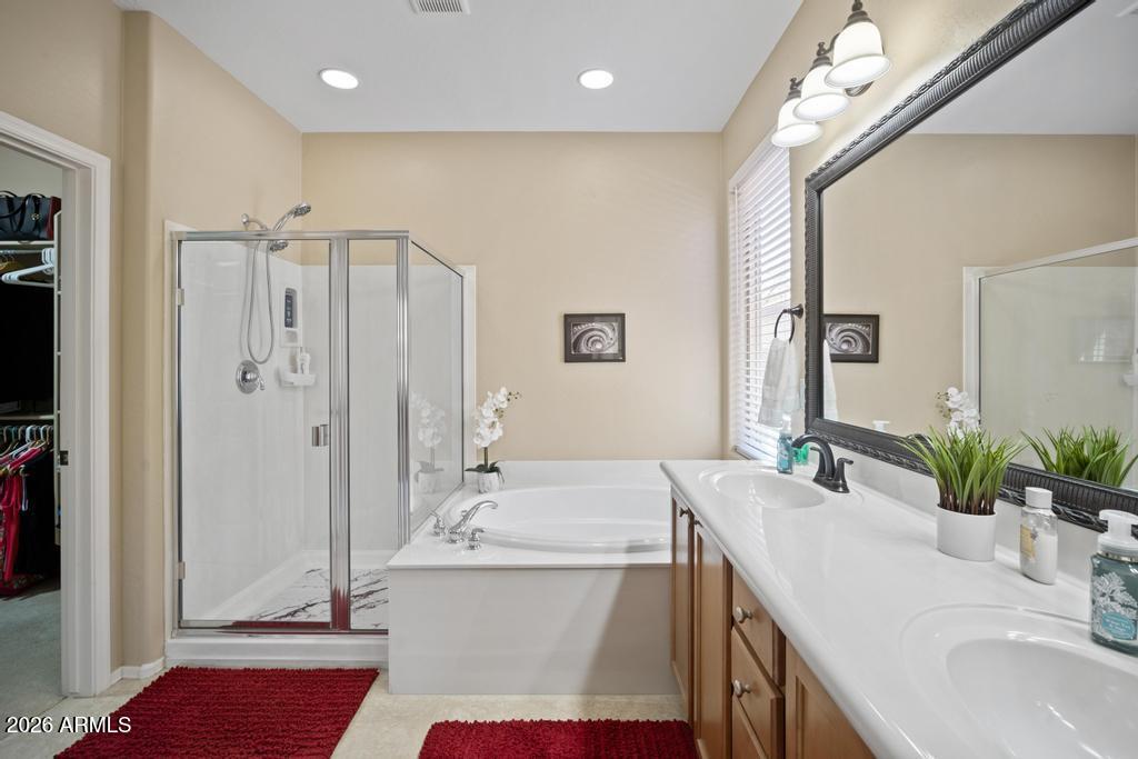 1922 W WHITMAN Court